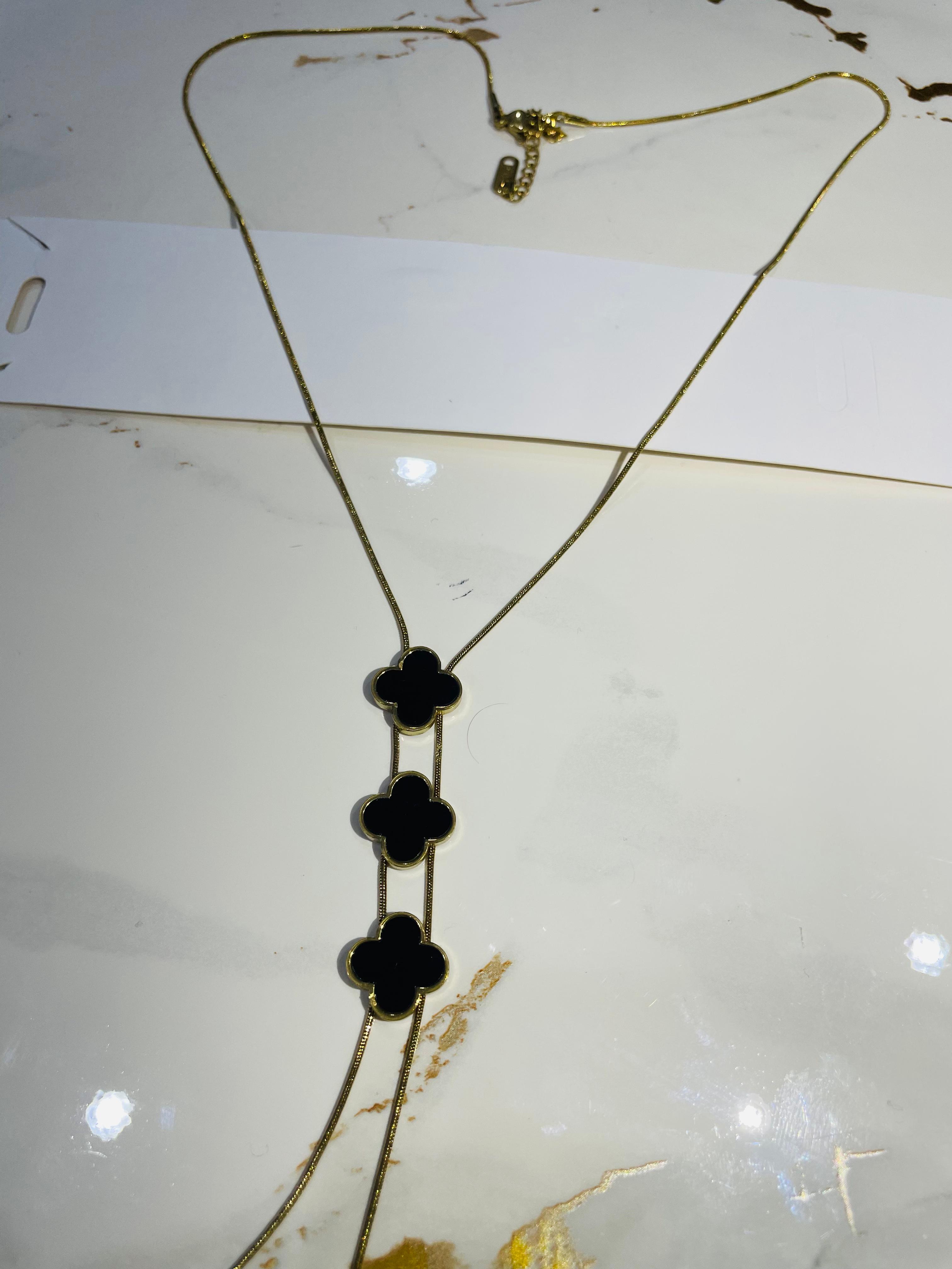  VAN-CLEEF Clover Pendant Necklace