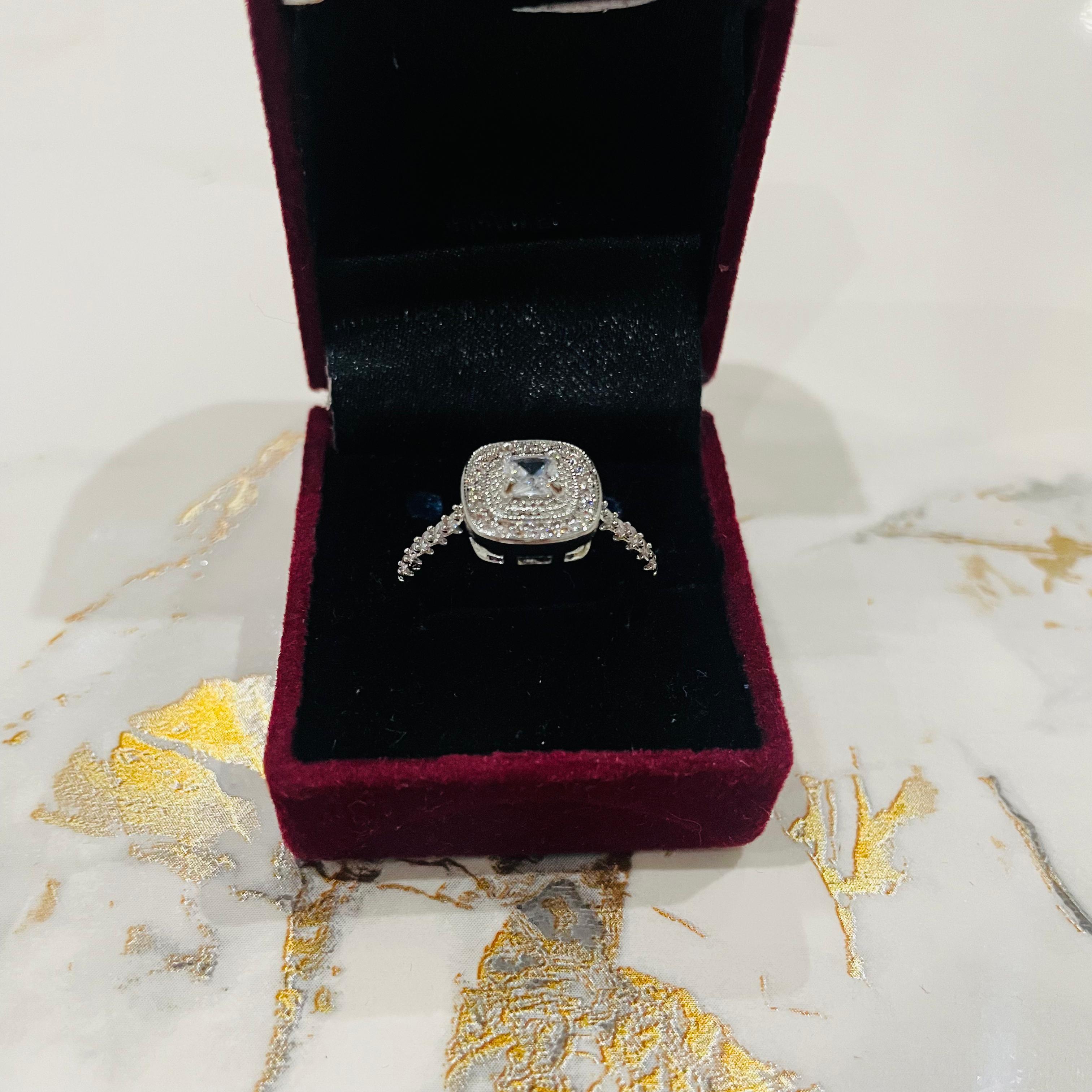 Lustre Square Ring