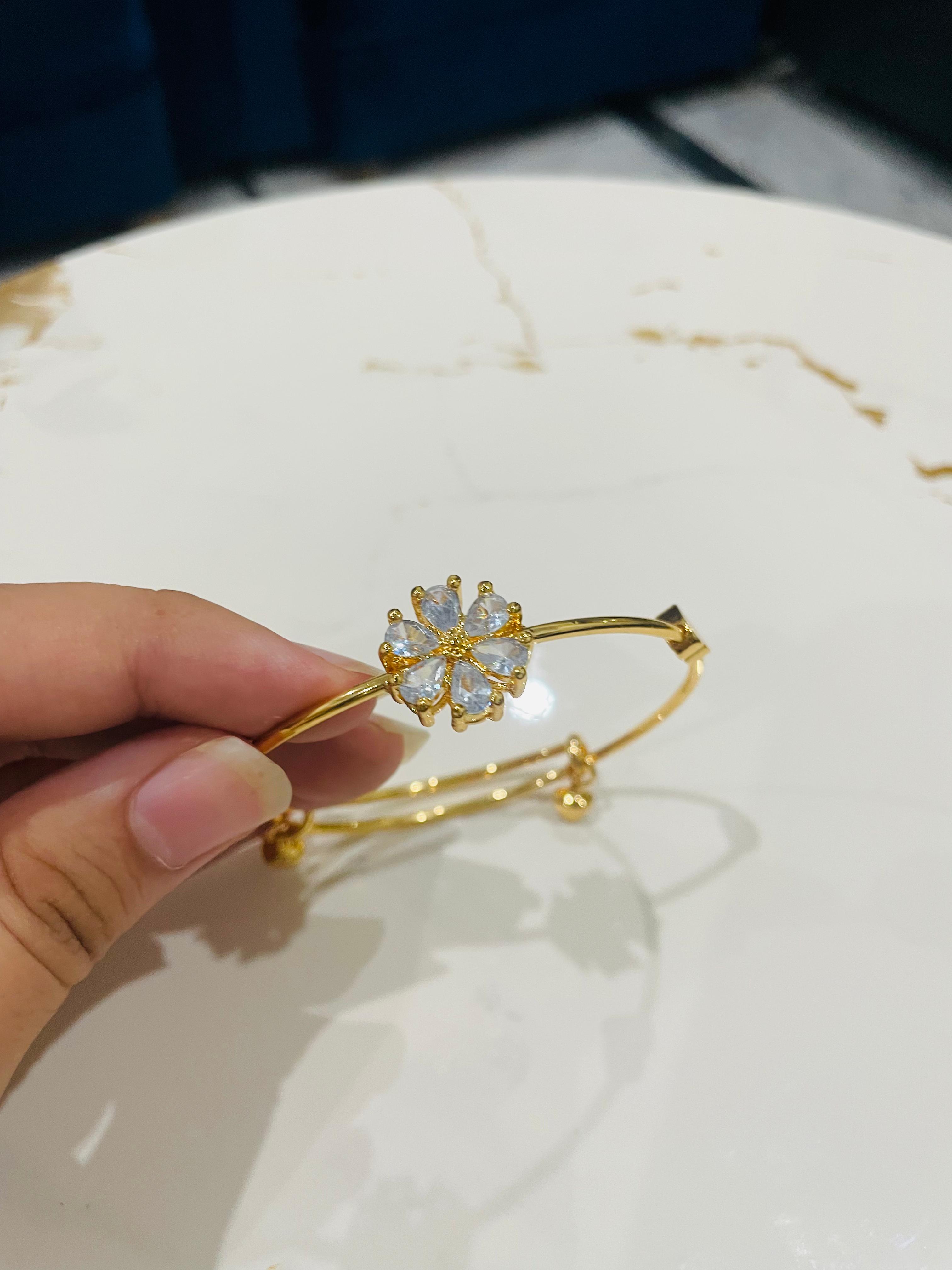 1pc Gold Flower Hoop handcuffs