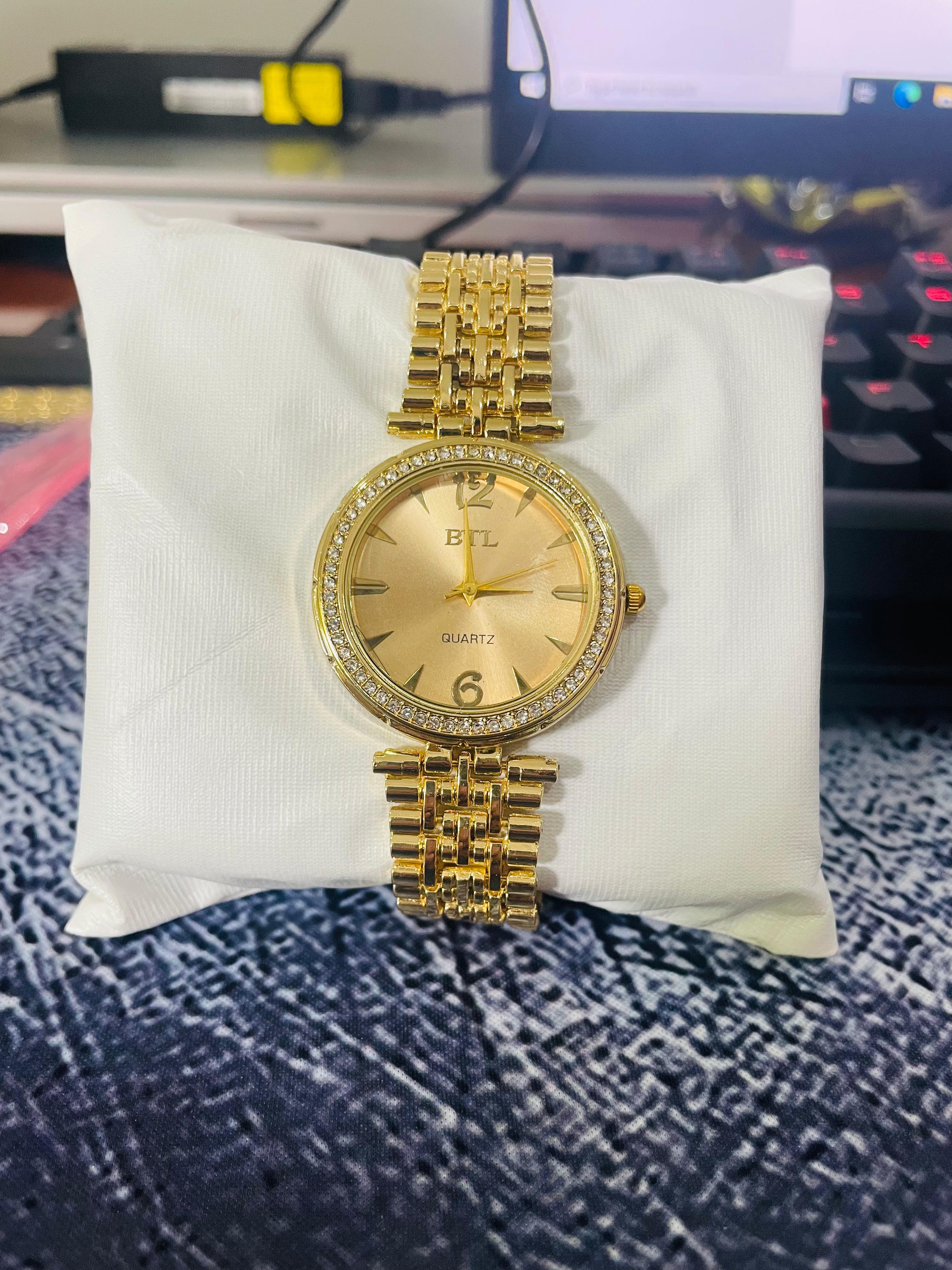 Elegant Gold Tone Wristwatch