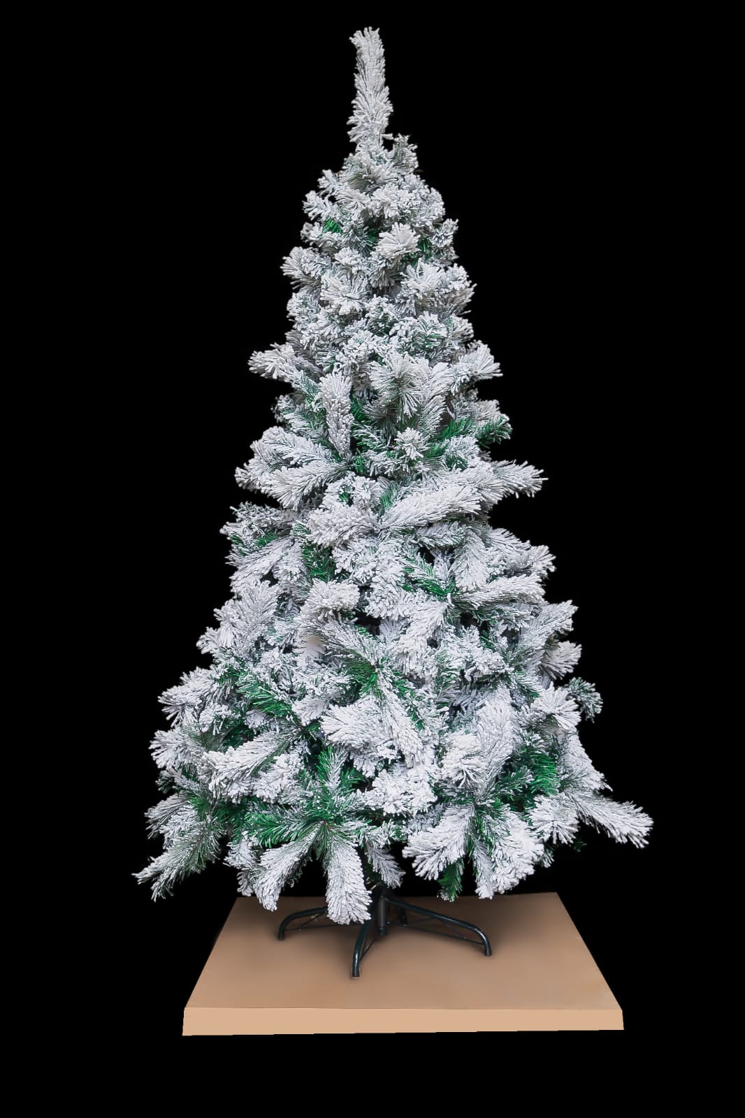 Árbol de Navidad nevado de 2.10