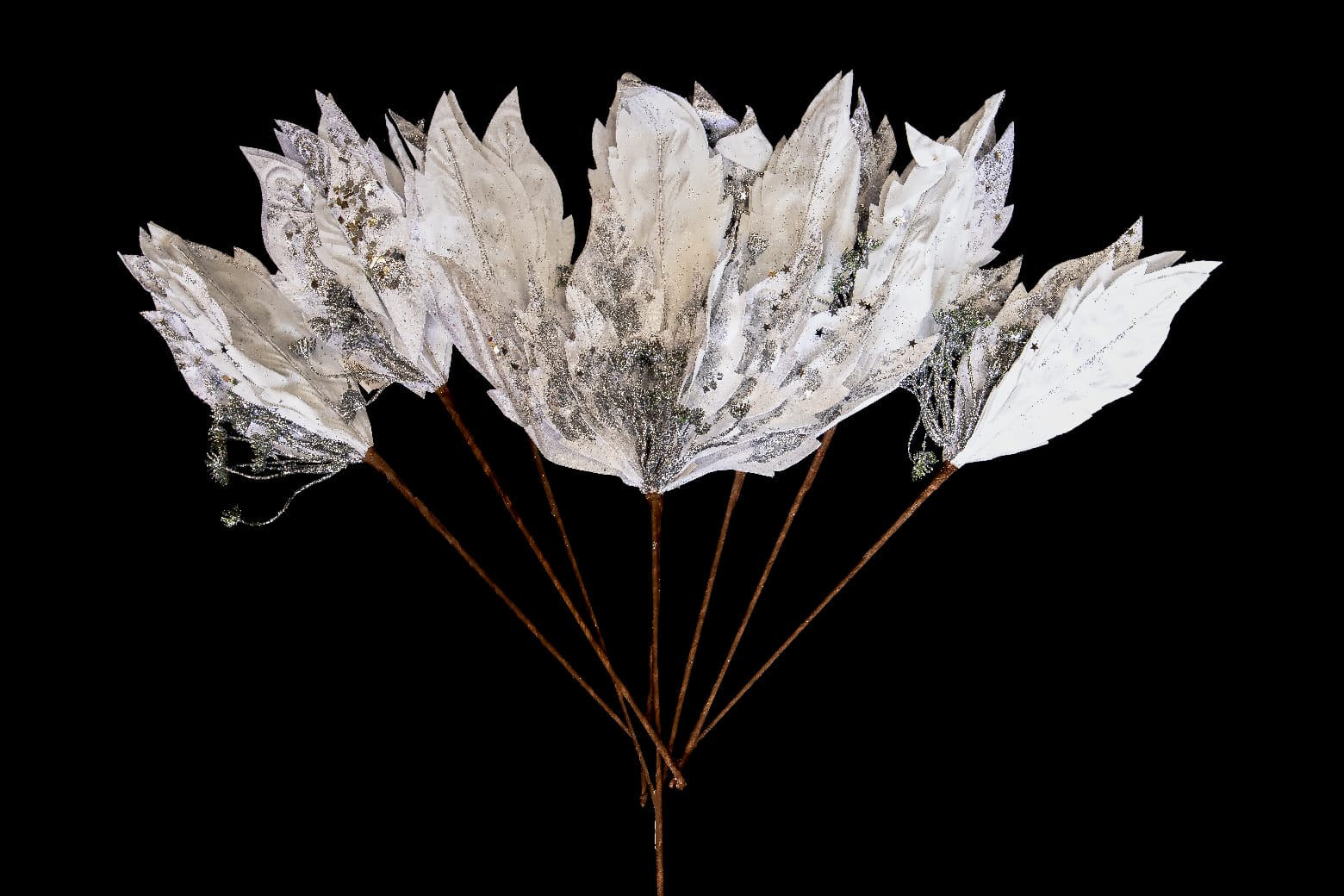 Ramo de flores blancas decorativas artesanales