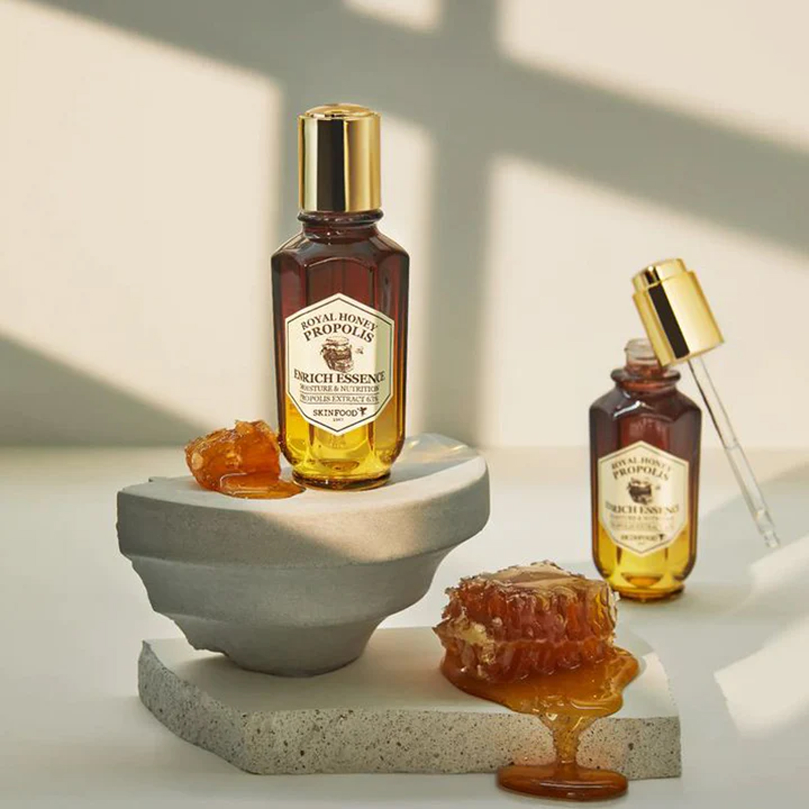 Skinfood ROYAL HONEY PROPOLIS ENRICH ESSENCE