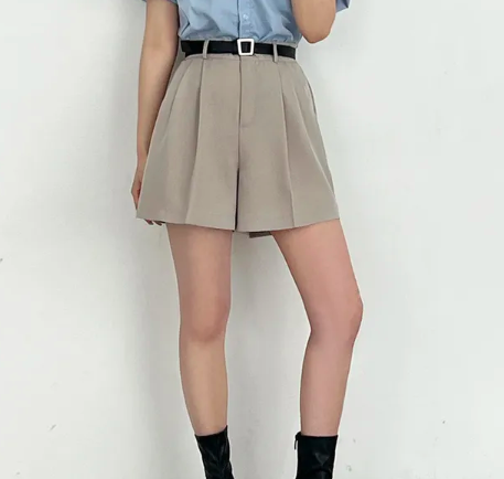 High waisted pleated shorts