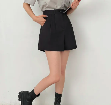 High waisted pleated shorts