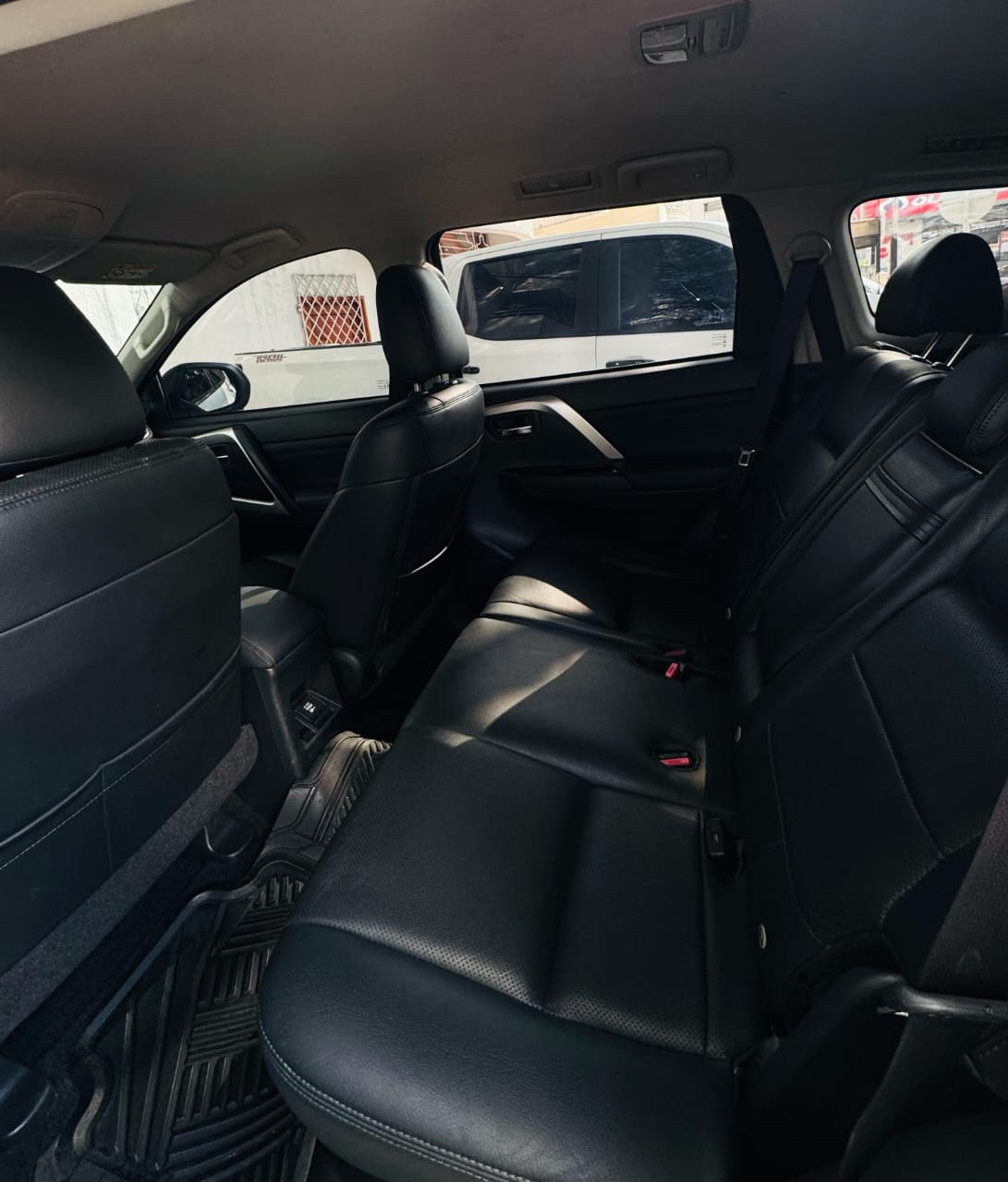 MITSUBISHI 7 PASAJEROS