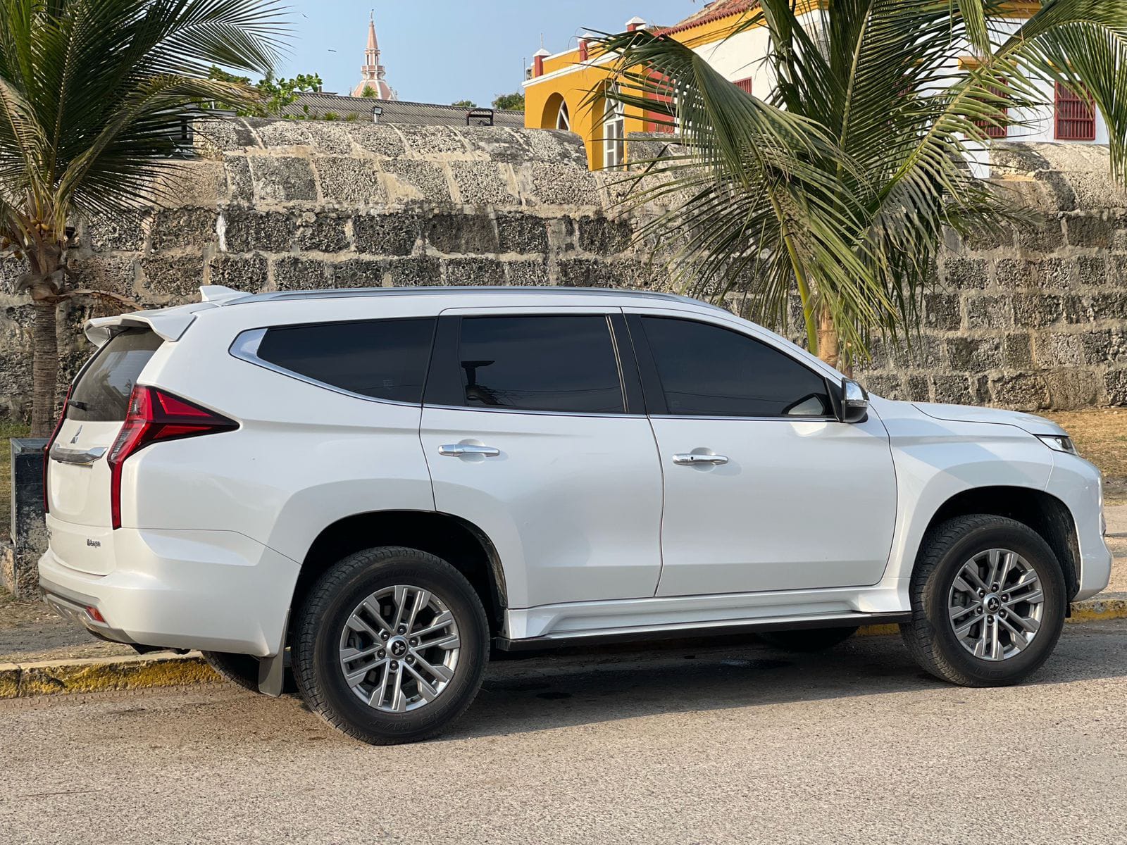 MITSUBISHI 7 PASAJEROS