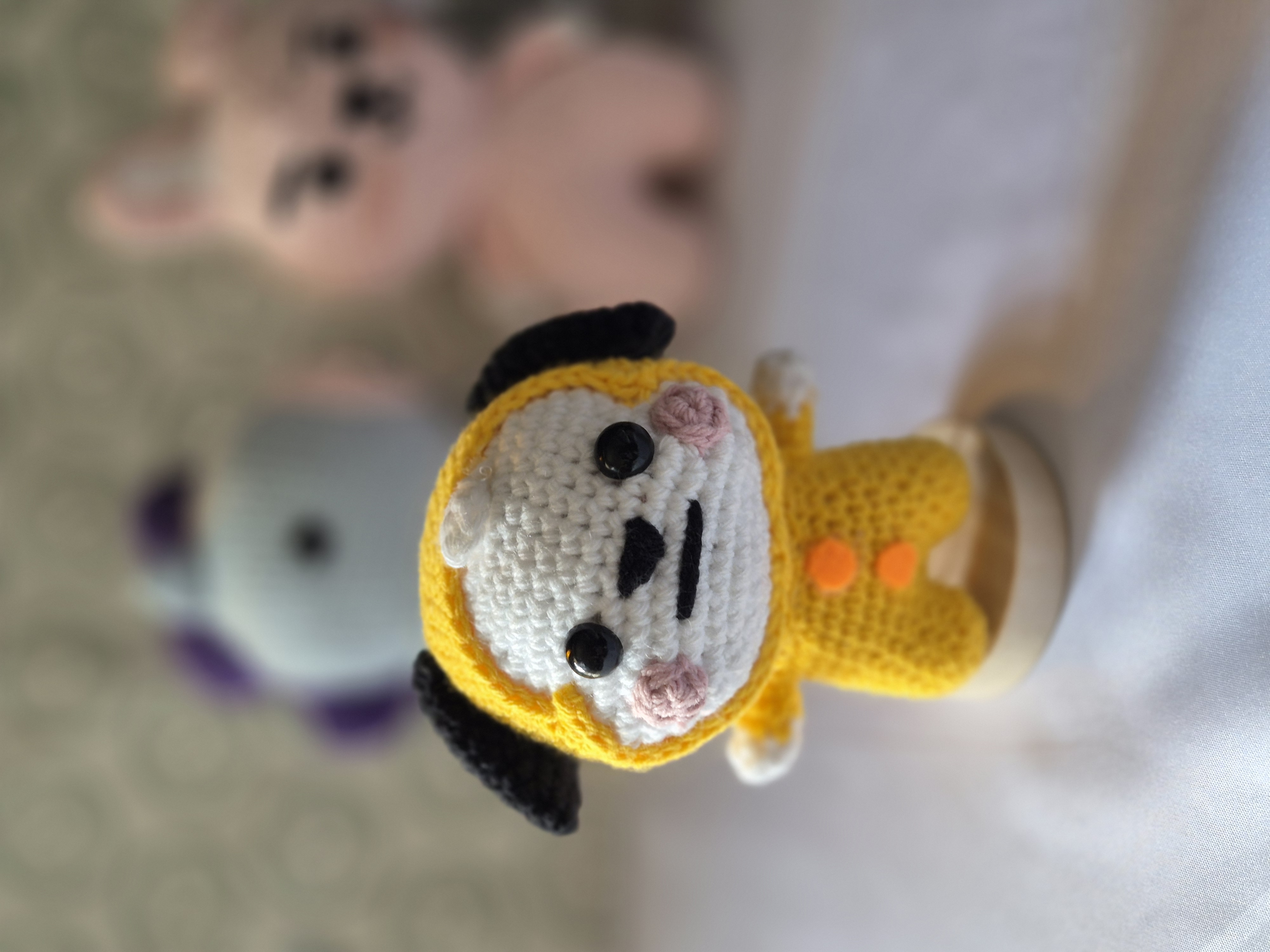 Muñeco amigurumi de perrito amarillo