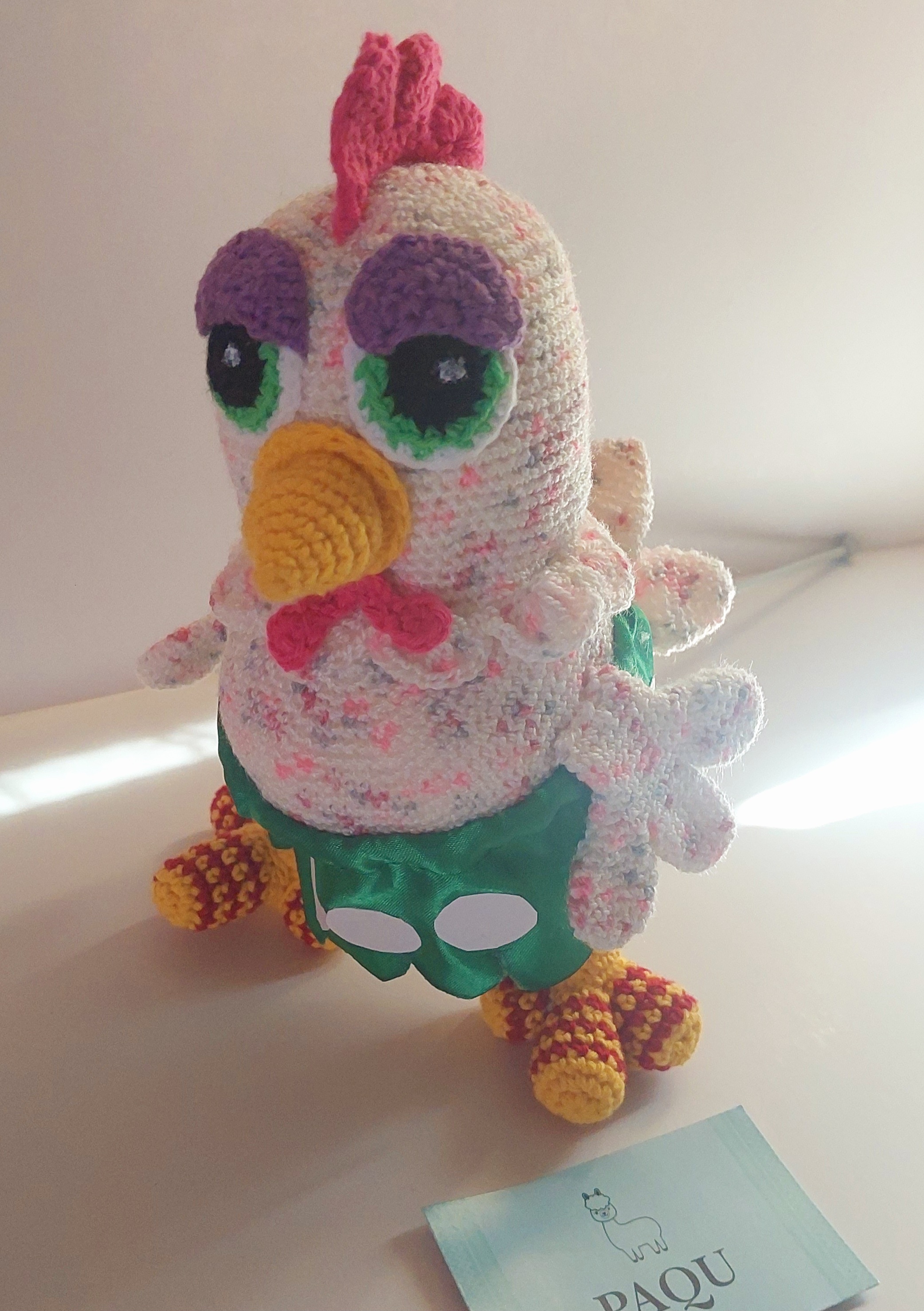 Muñeco tejido a mano tipo monstruo