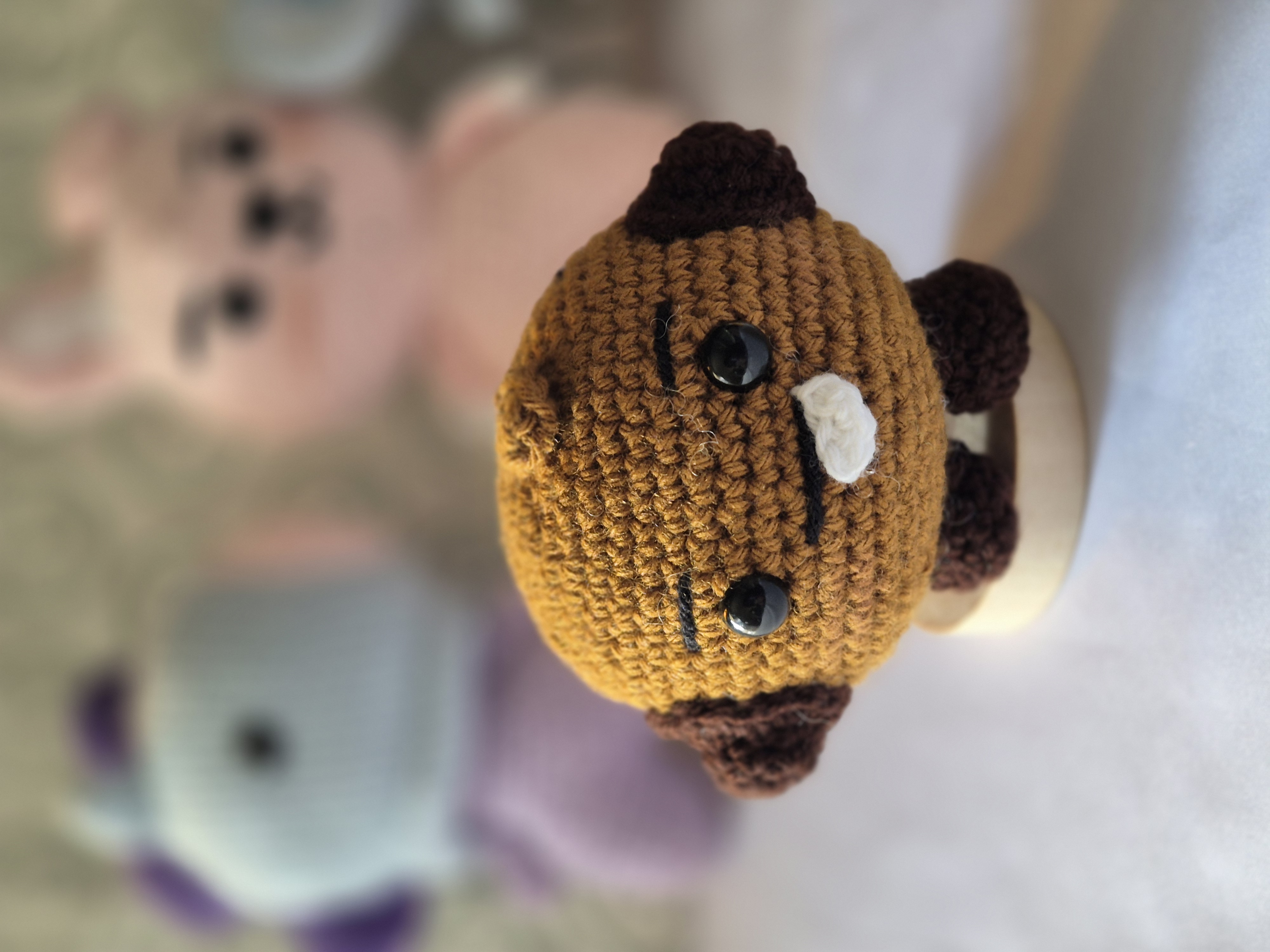 Peluche de castor tejido