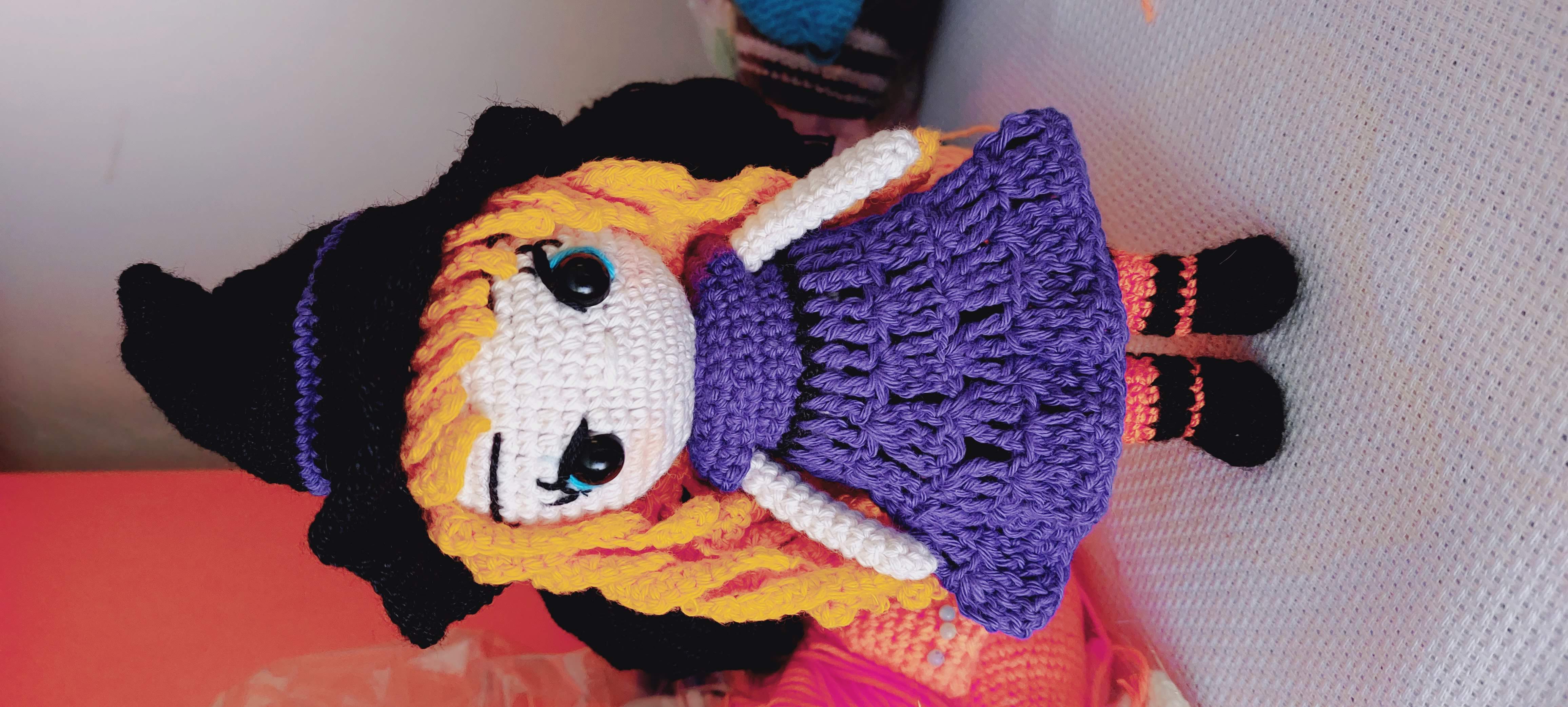 Muñeca de bruja tejida