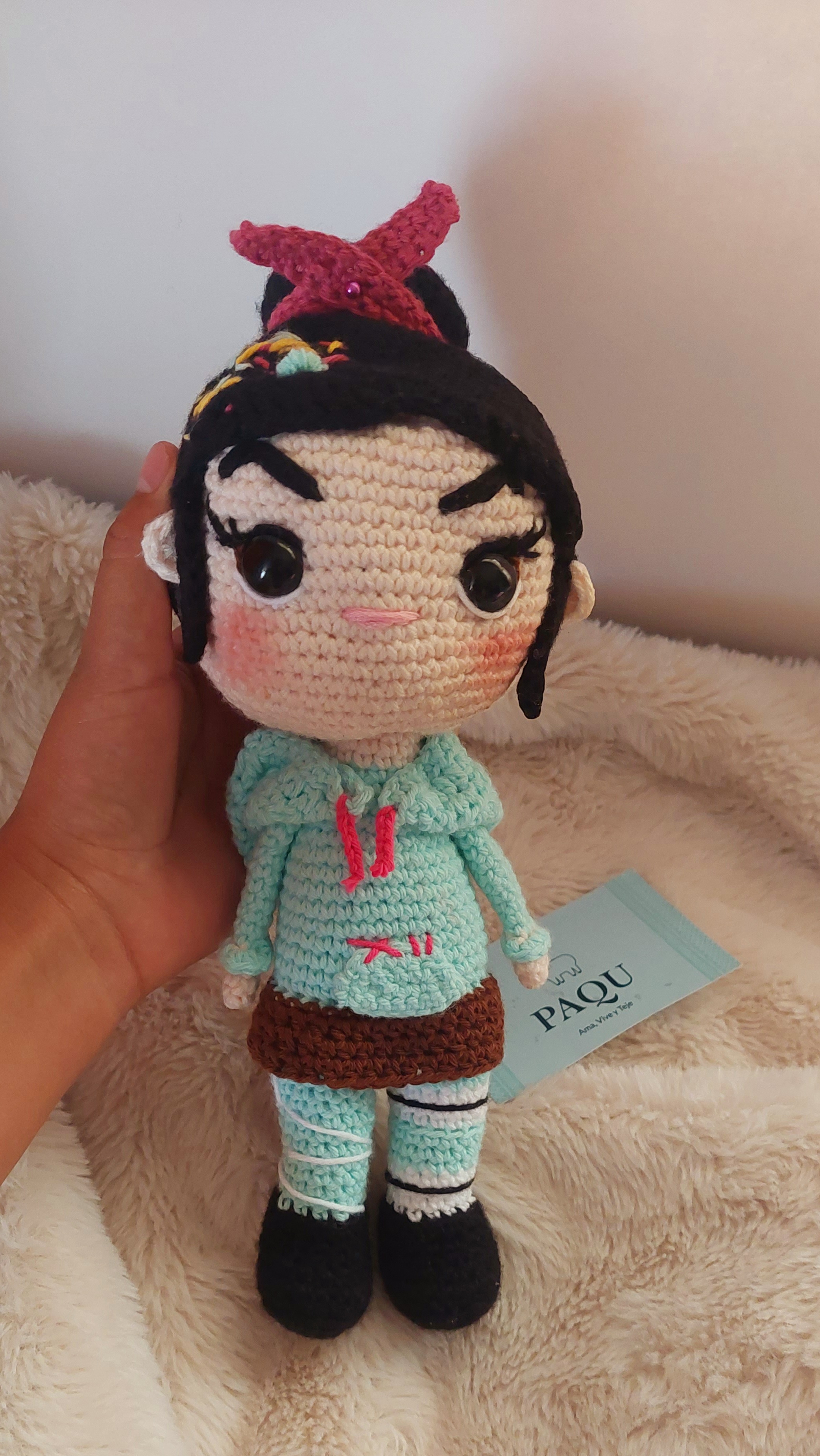Muñeca tejida a mano