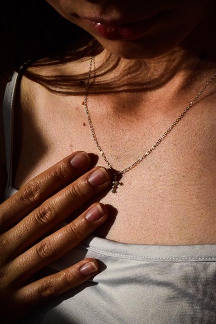 Cadena de plata con cruz