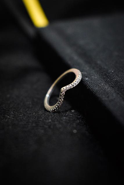 Anillo en punta con incrustaciones 