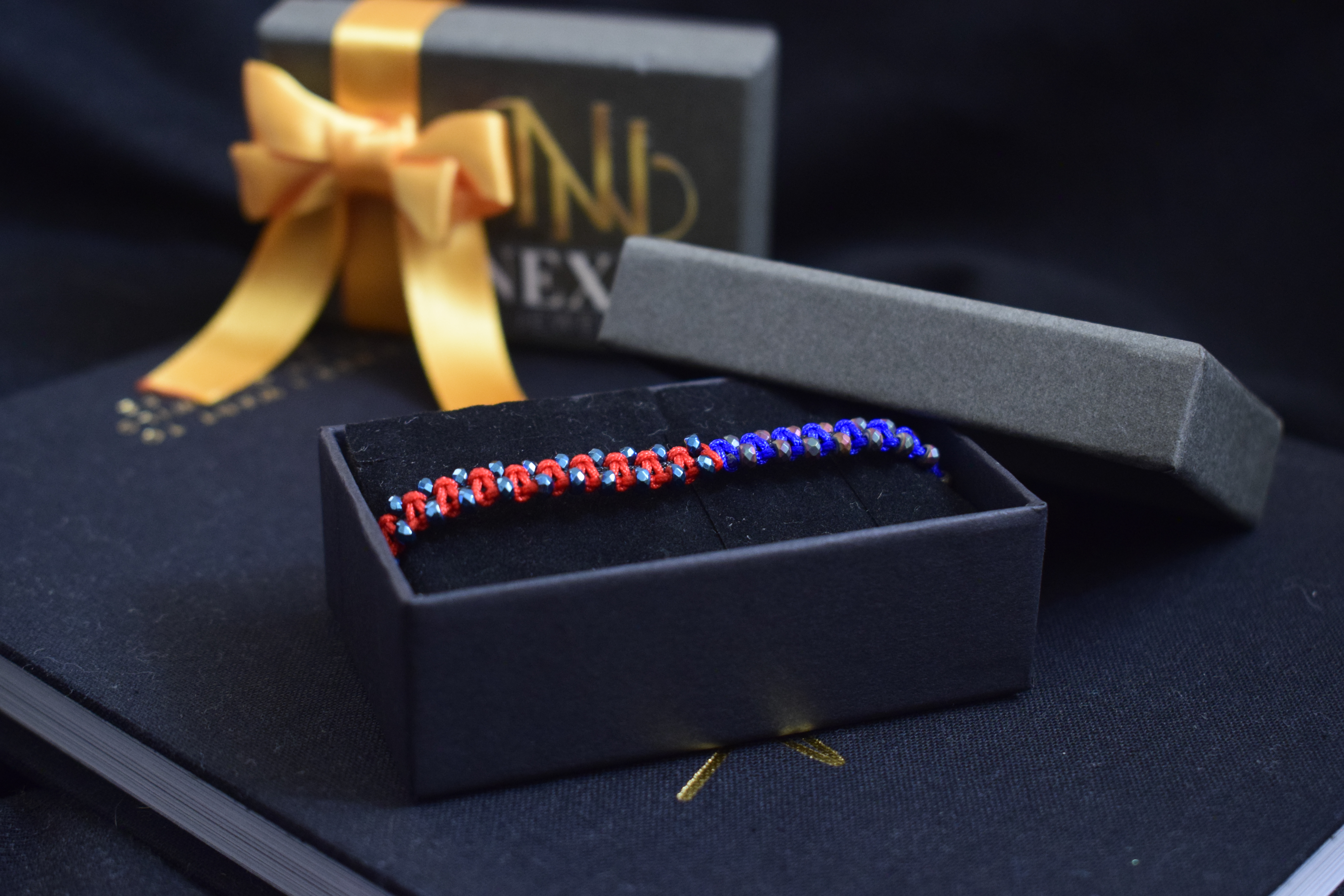 Pulsera tejida Barcelona con Piedras