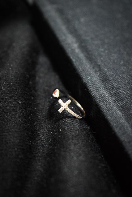 Anillo cruz y corazón