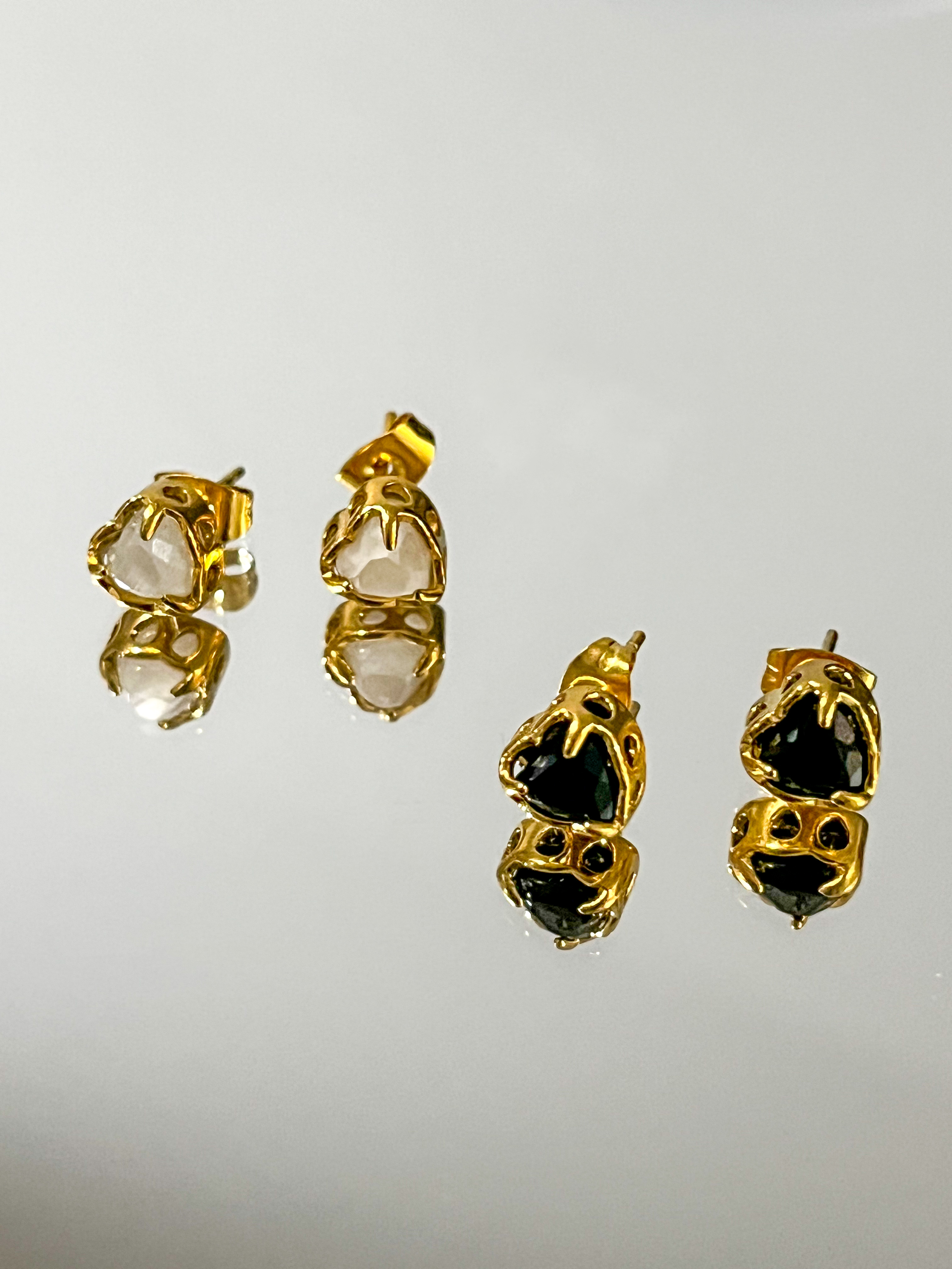 "JONELLE" Heart-shaped Black Stone Stud Earrings