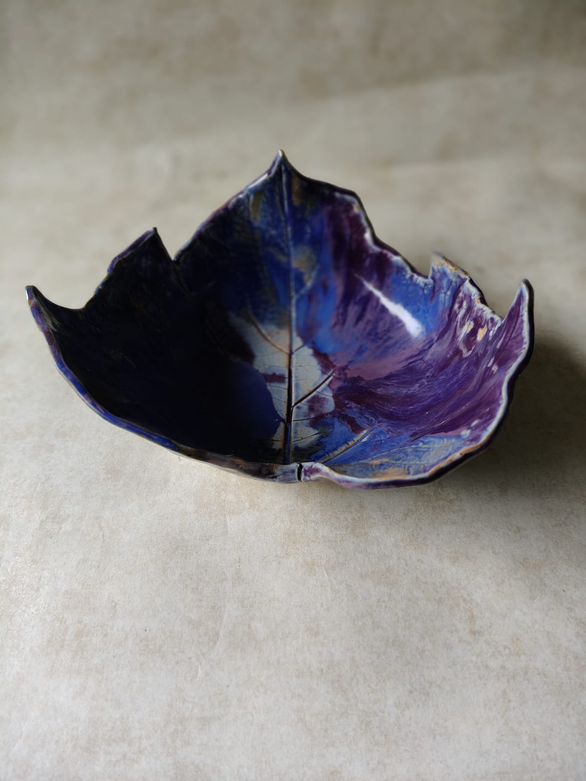 RiverBorn - Leaf-Shaped Ceramic Bowl