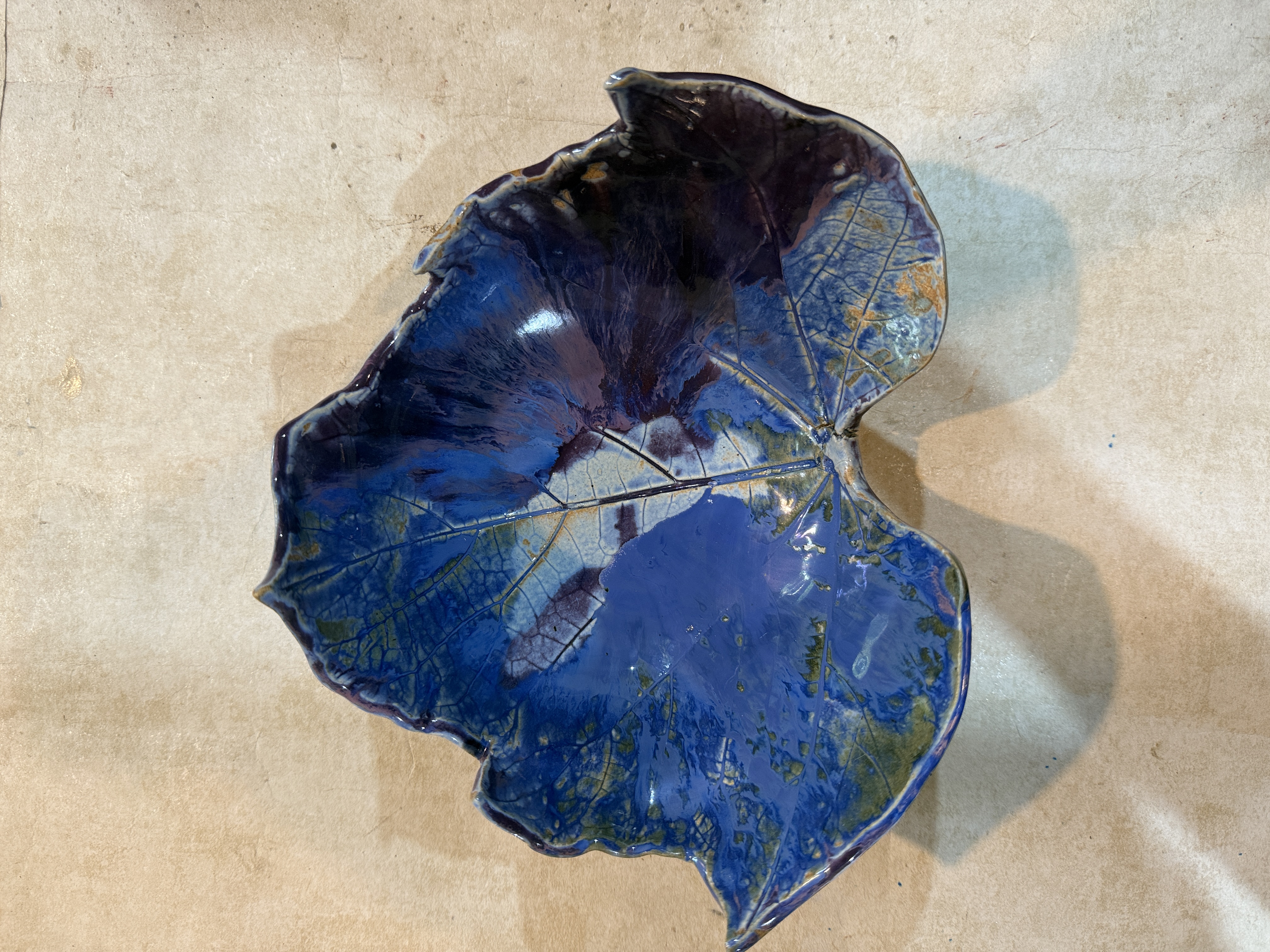 RiverBorn - Leaf-Shaped Ceramic Bowl