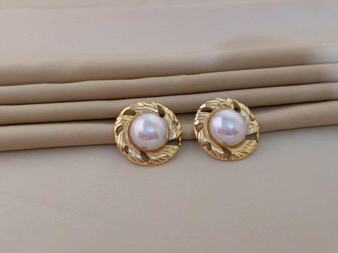 Vintage Gold Pearl Earrings