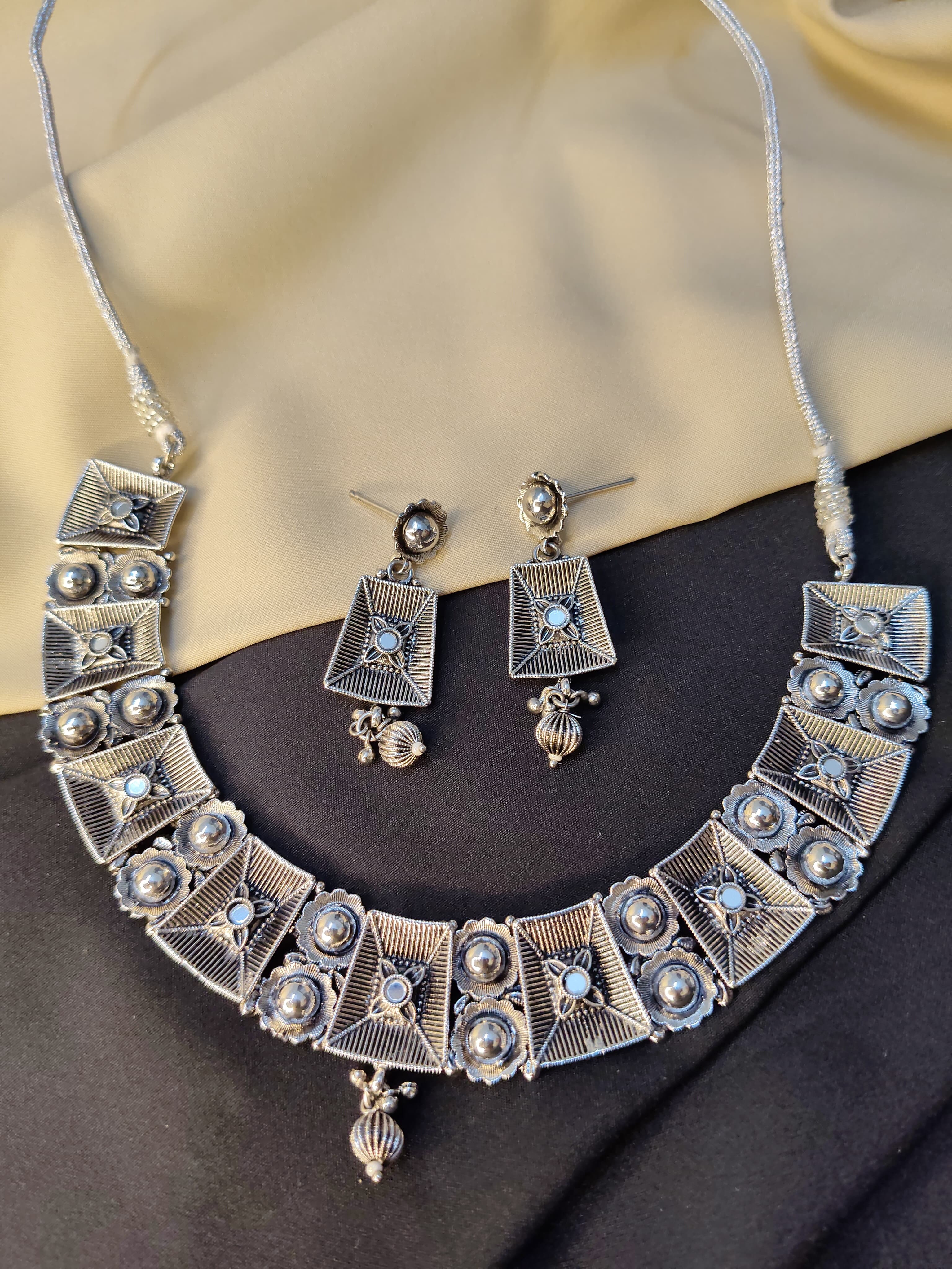 Traditional Neck piece and earning set