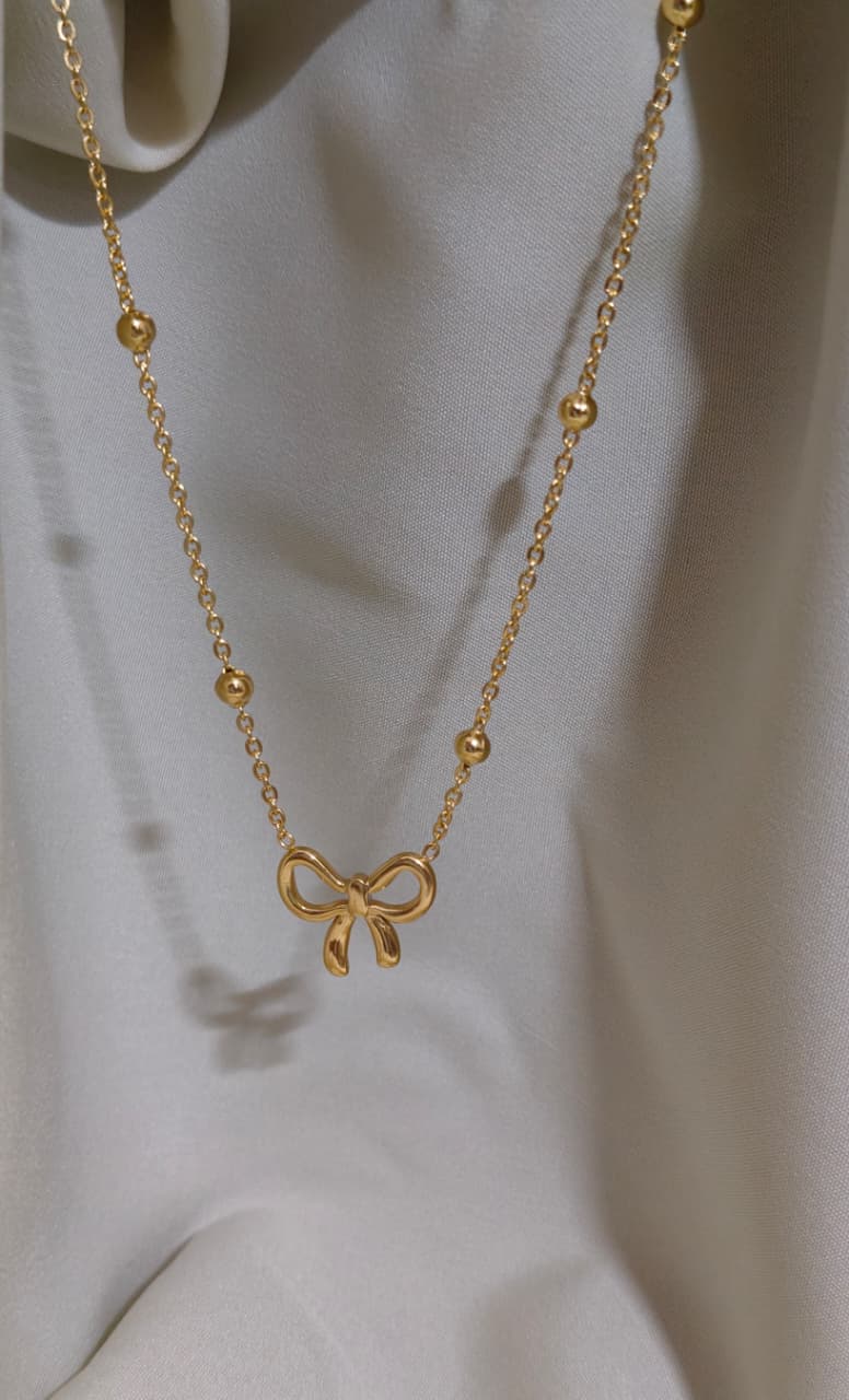 Elegant Gold Bow Necklace