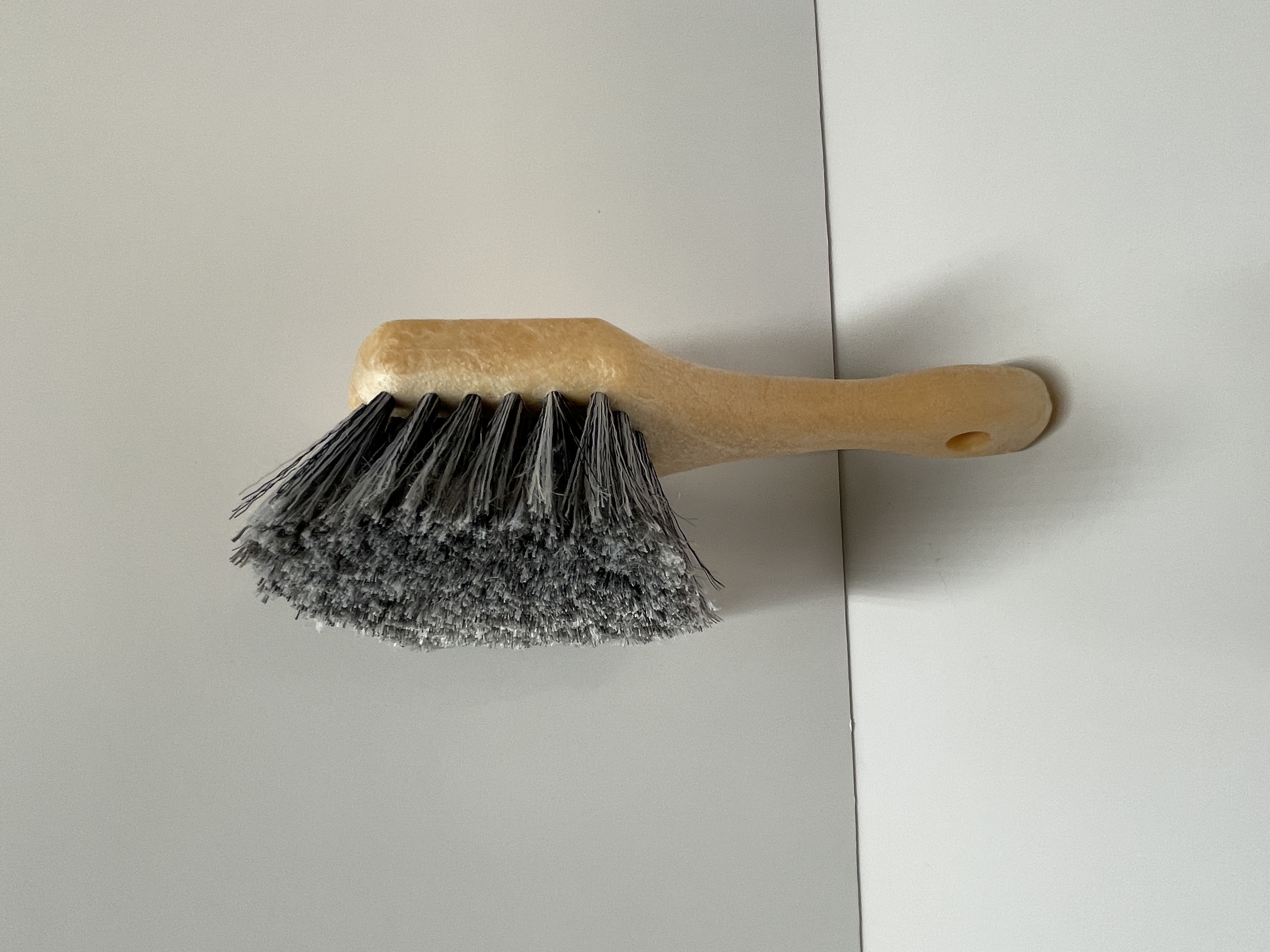 Tire shine applicator brush