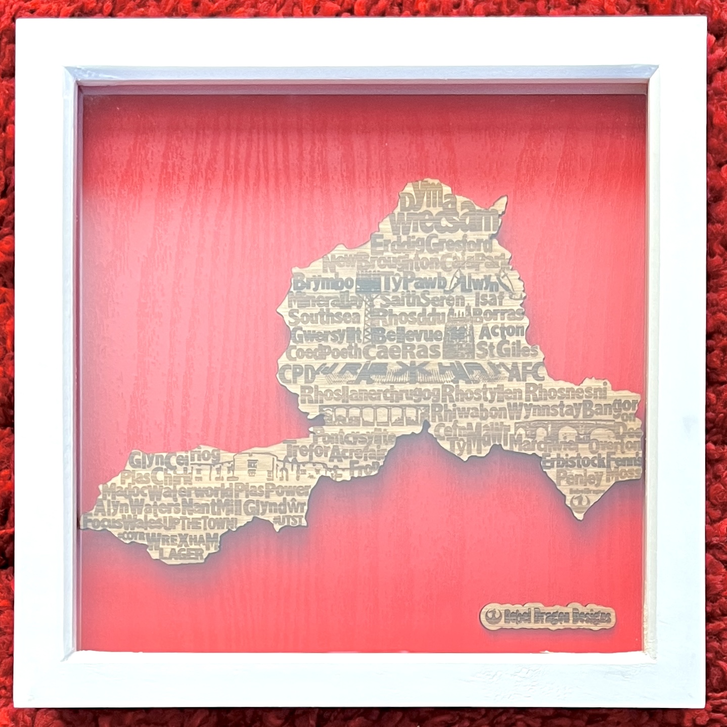 Engrafwyd Wrecsam mewn ffrâm bocs | Engraved Wrexham in box frame 