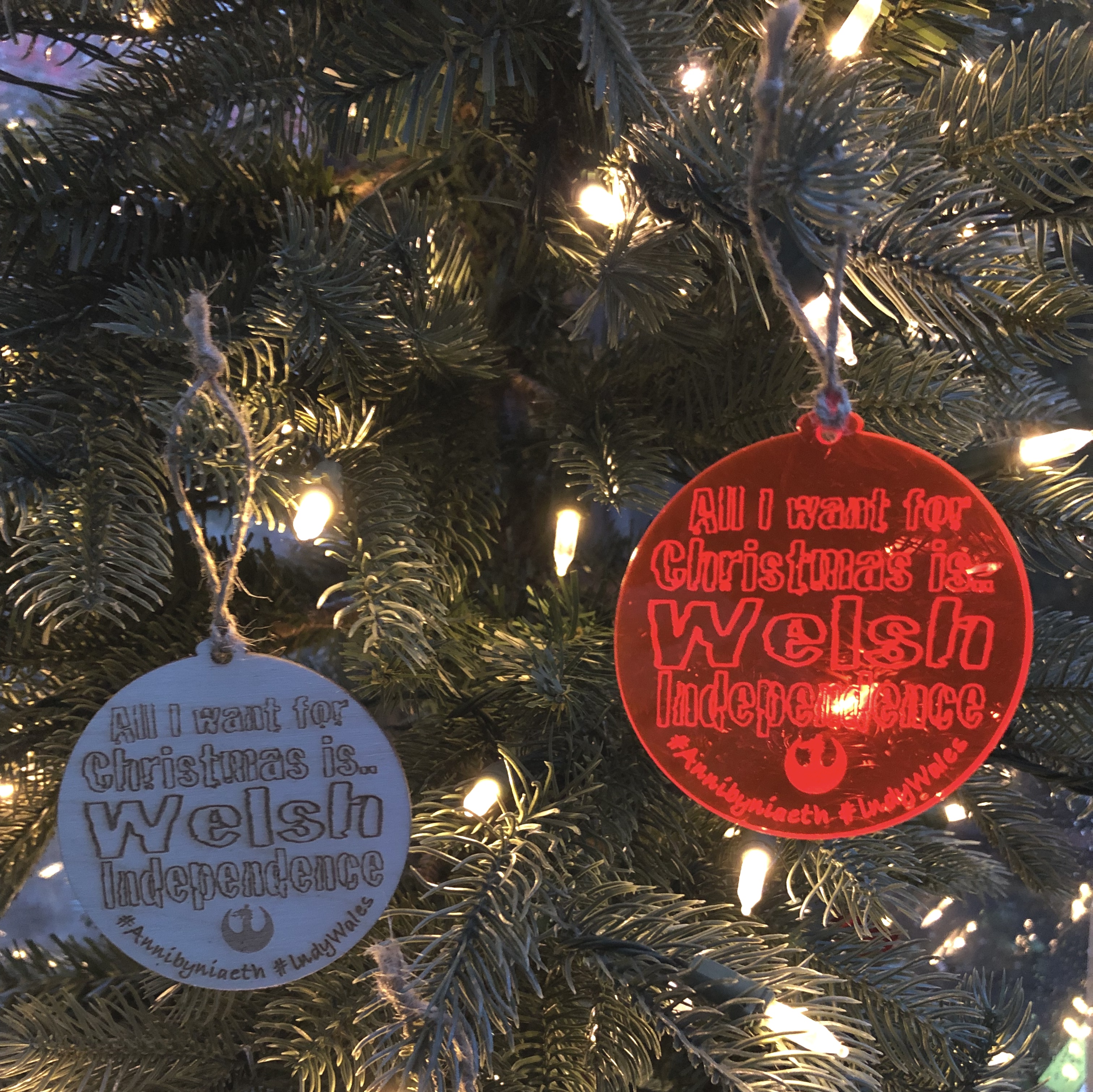 Addurn Coeden Nadolig ‘All I Want For Christmas is.. Welsh Independence’ Christmas Tree Decoration