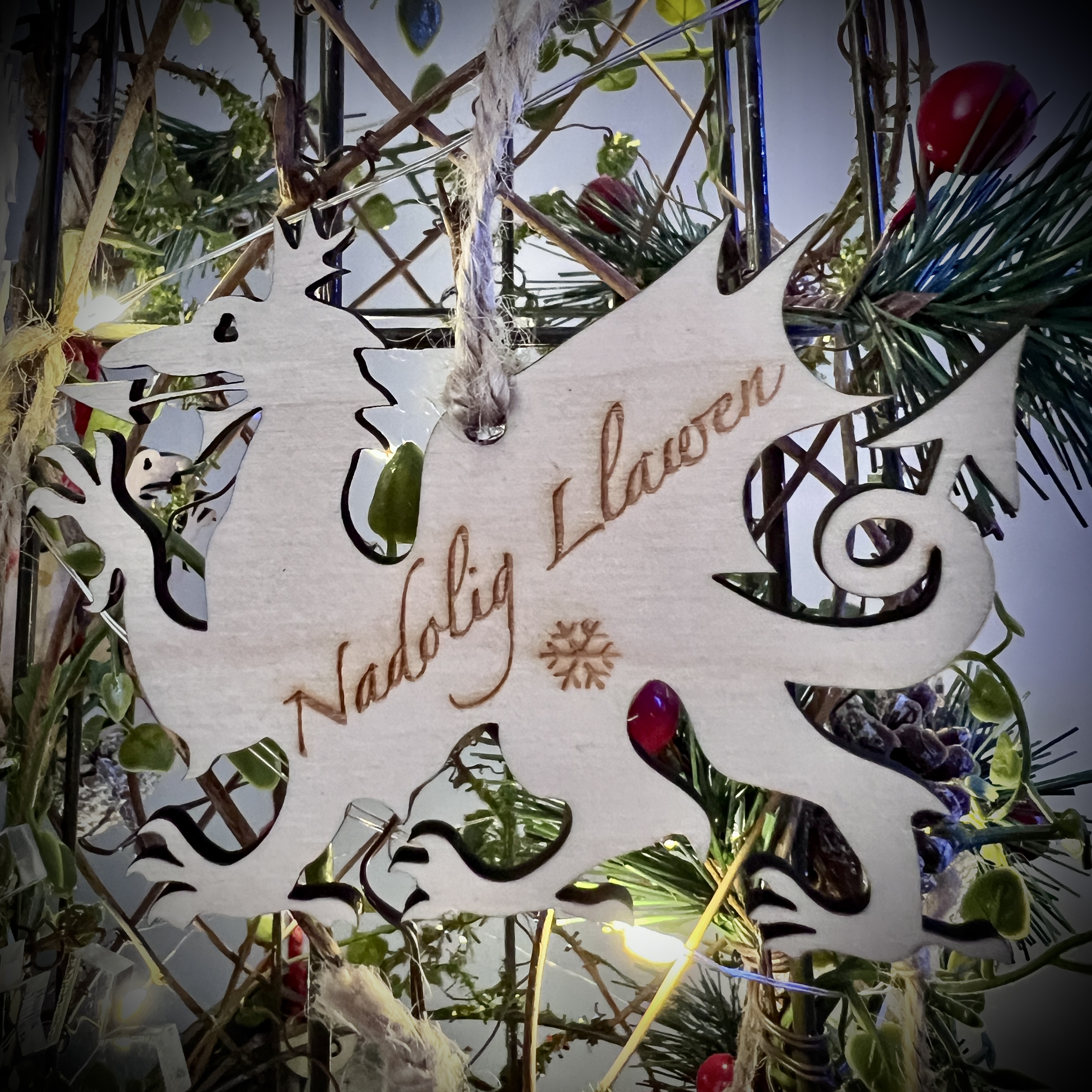 Addurn Coeden Nadolig Ddraig Cymru | Wooden Welsh Dragon Christmas Tree Decoration
