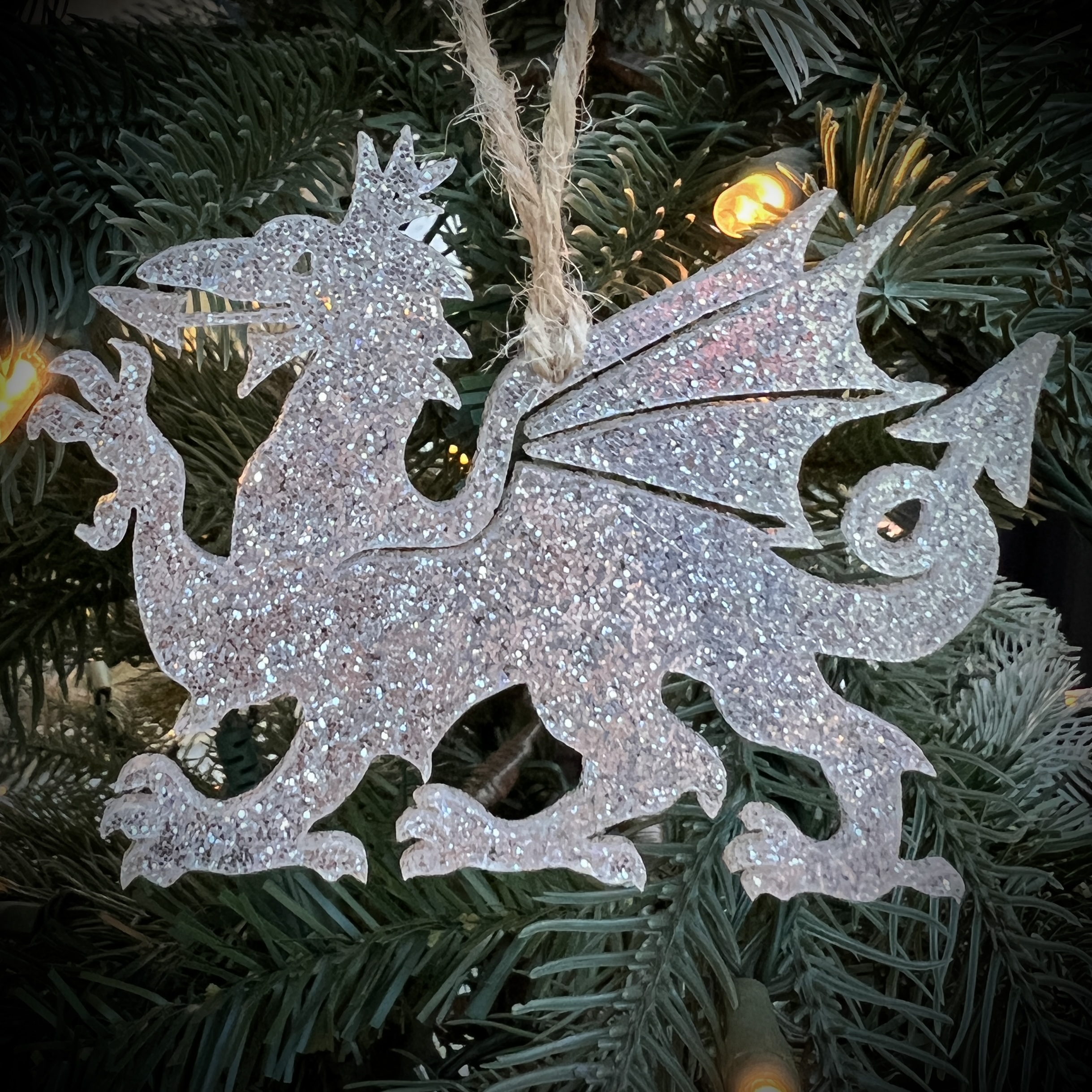 Addurn Ddraig Gymreig Acrylig Gliter | Decorative Welsh Dragon in Glitter Acrylic