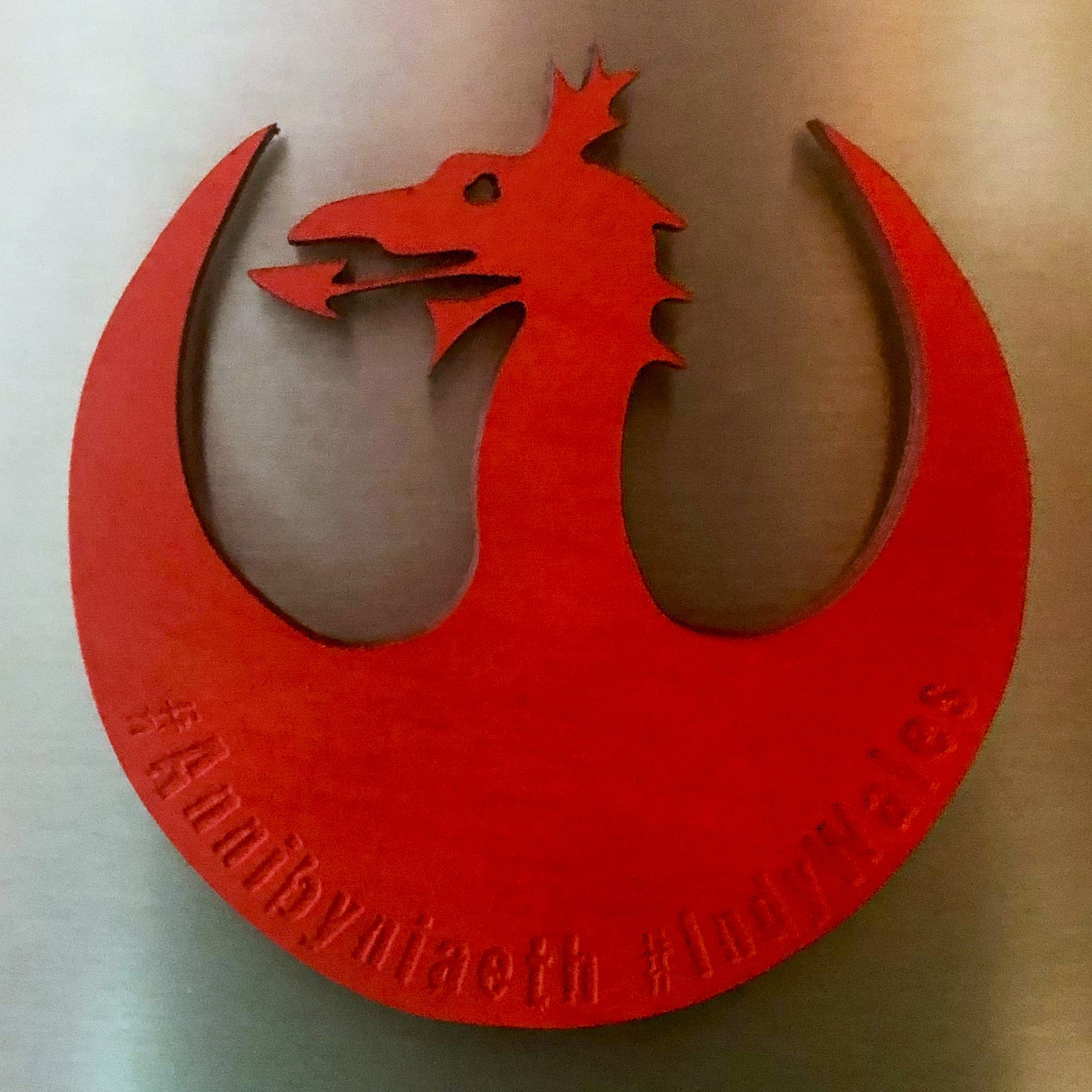 Magnet Oergell y Rebel Dragon | Rebel Dragon Fridge Magnet
