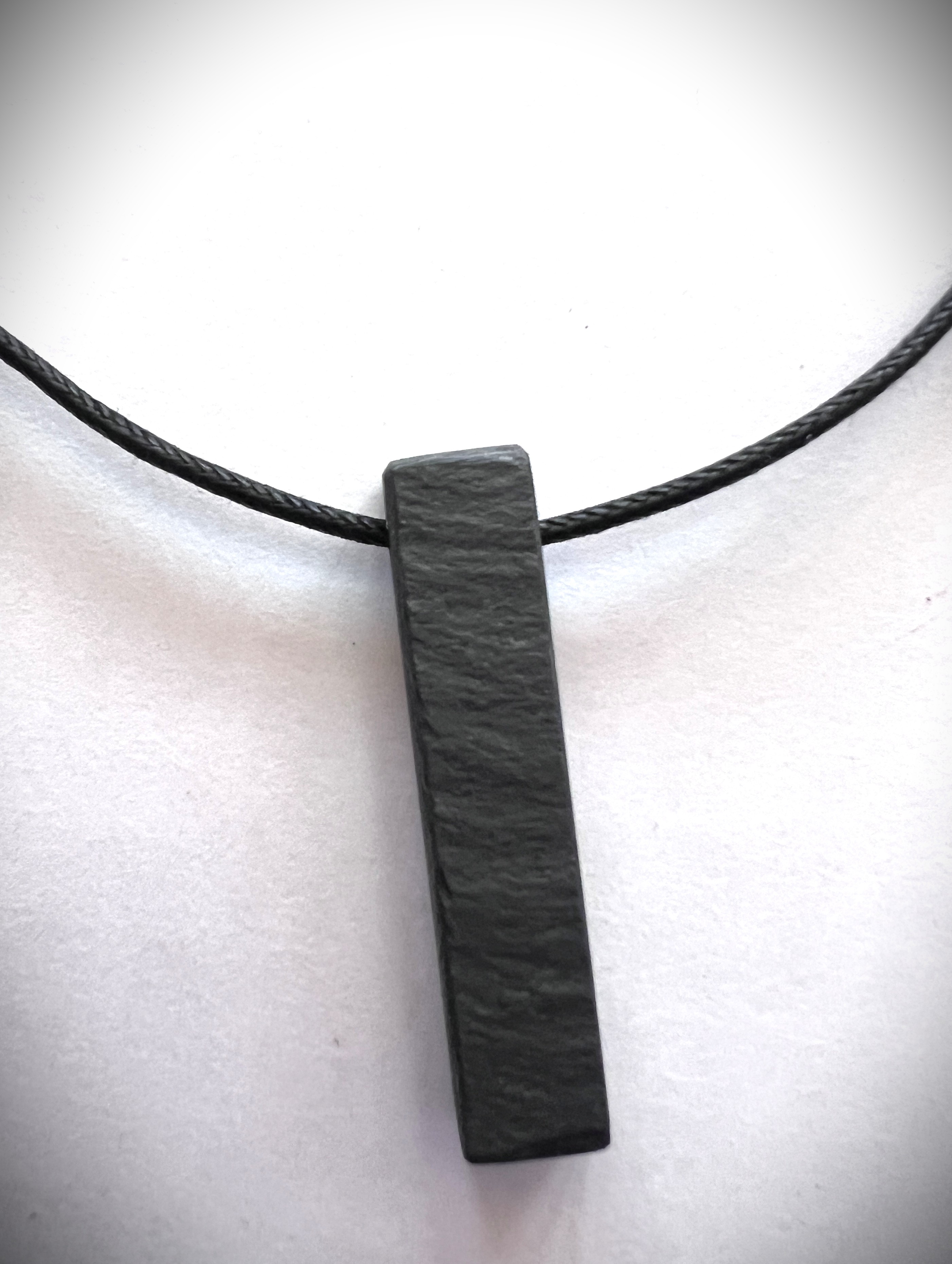 Neclis Llechi Cymru Siap Hirgrwn Trwchus | Chunky Oblong-shaped Welsh Slate Necklace
