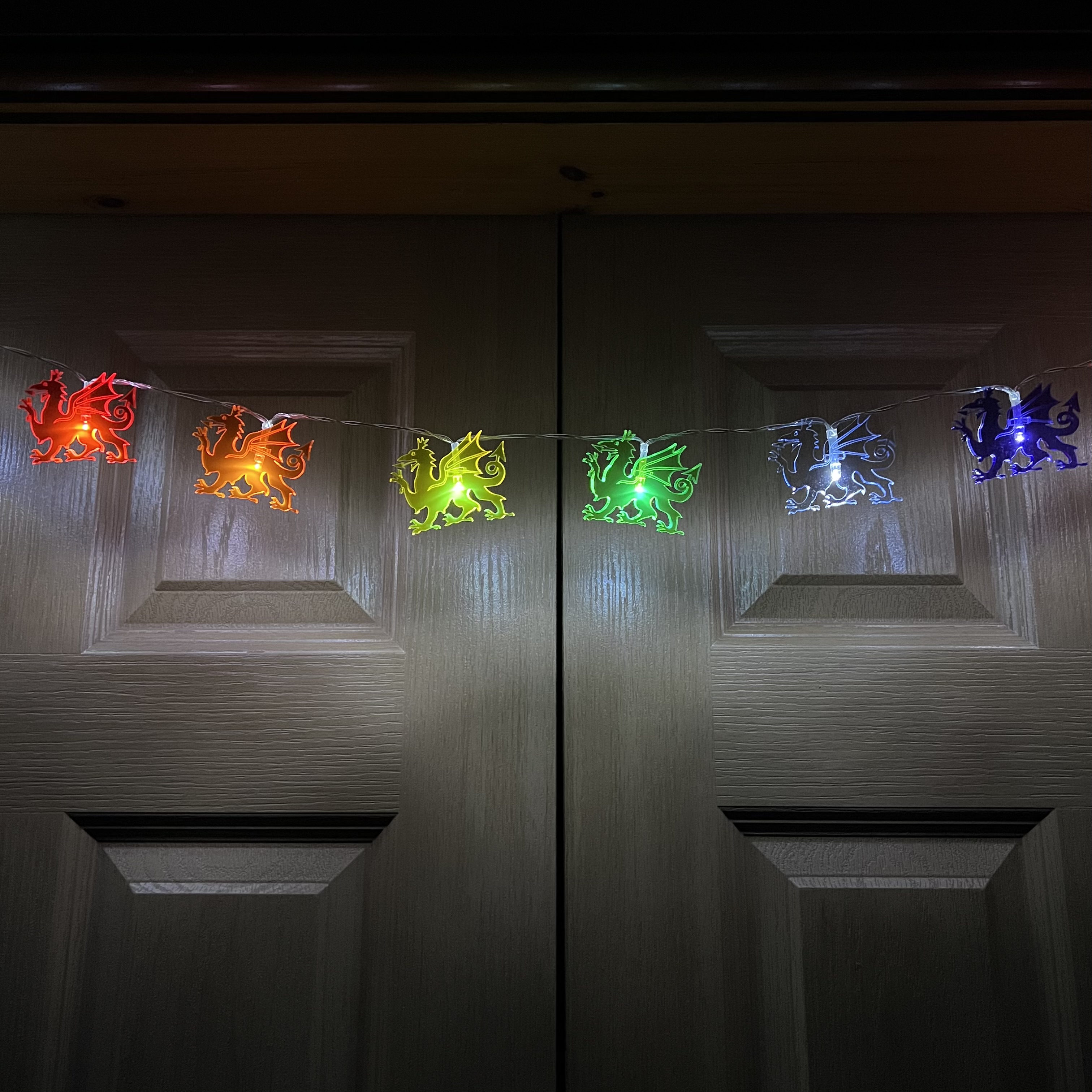 Set o Oleuadau'r Ddraig mewn Lliwiau Enfys | Dragon Lights in Rainbow Colours