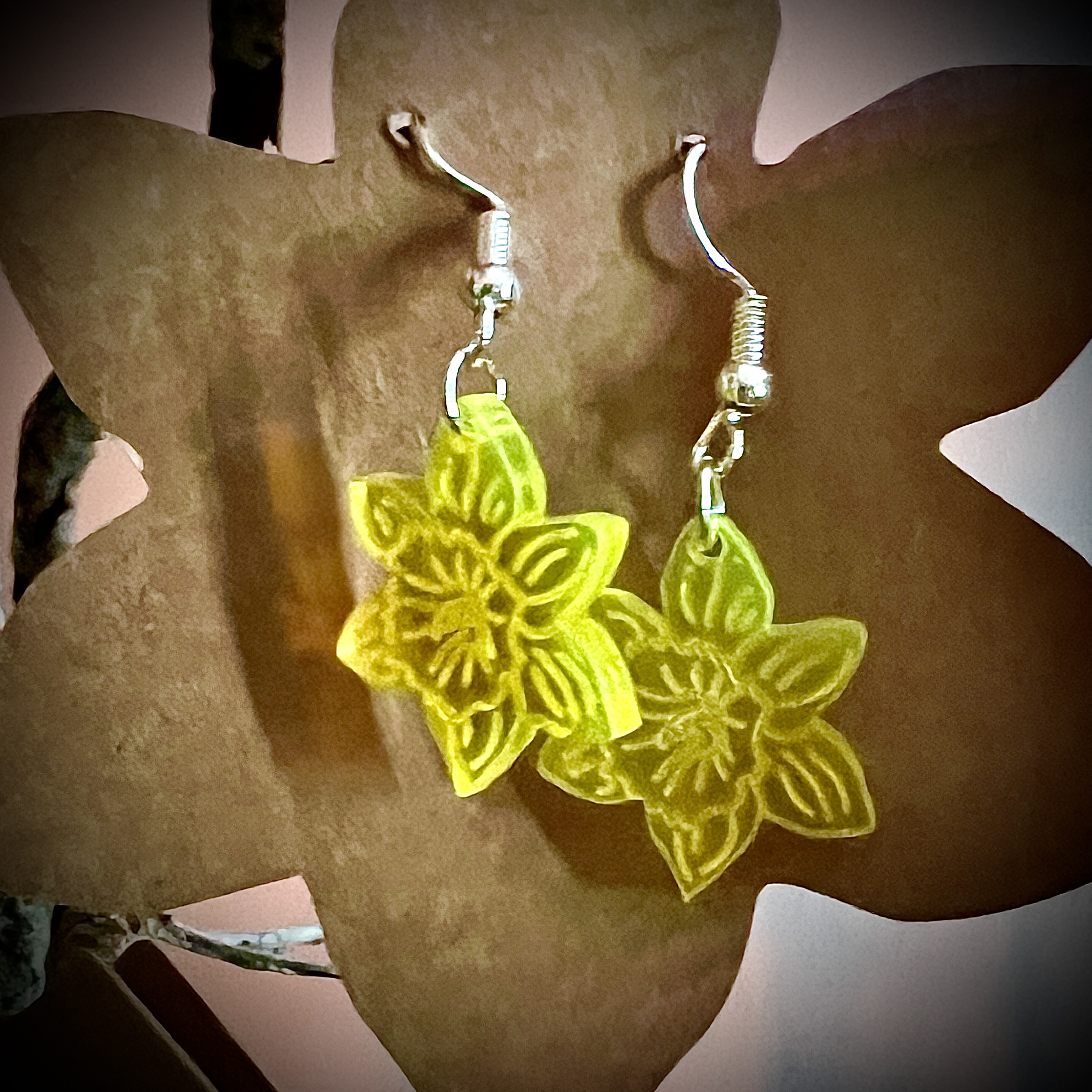 Cennin Pedr Neclis a Clustdlysau | Daffodil Necklace and Earrings