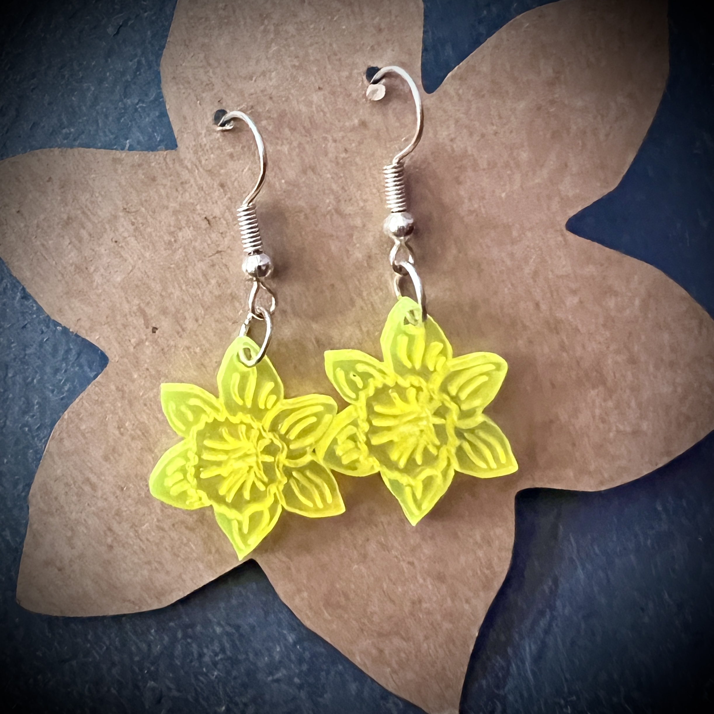 Cennin Pedr Neclis a Clustdlysau | Daffodil Necklace and Earrings