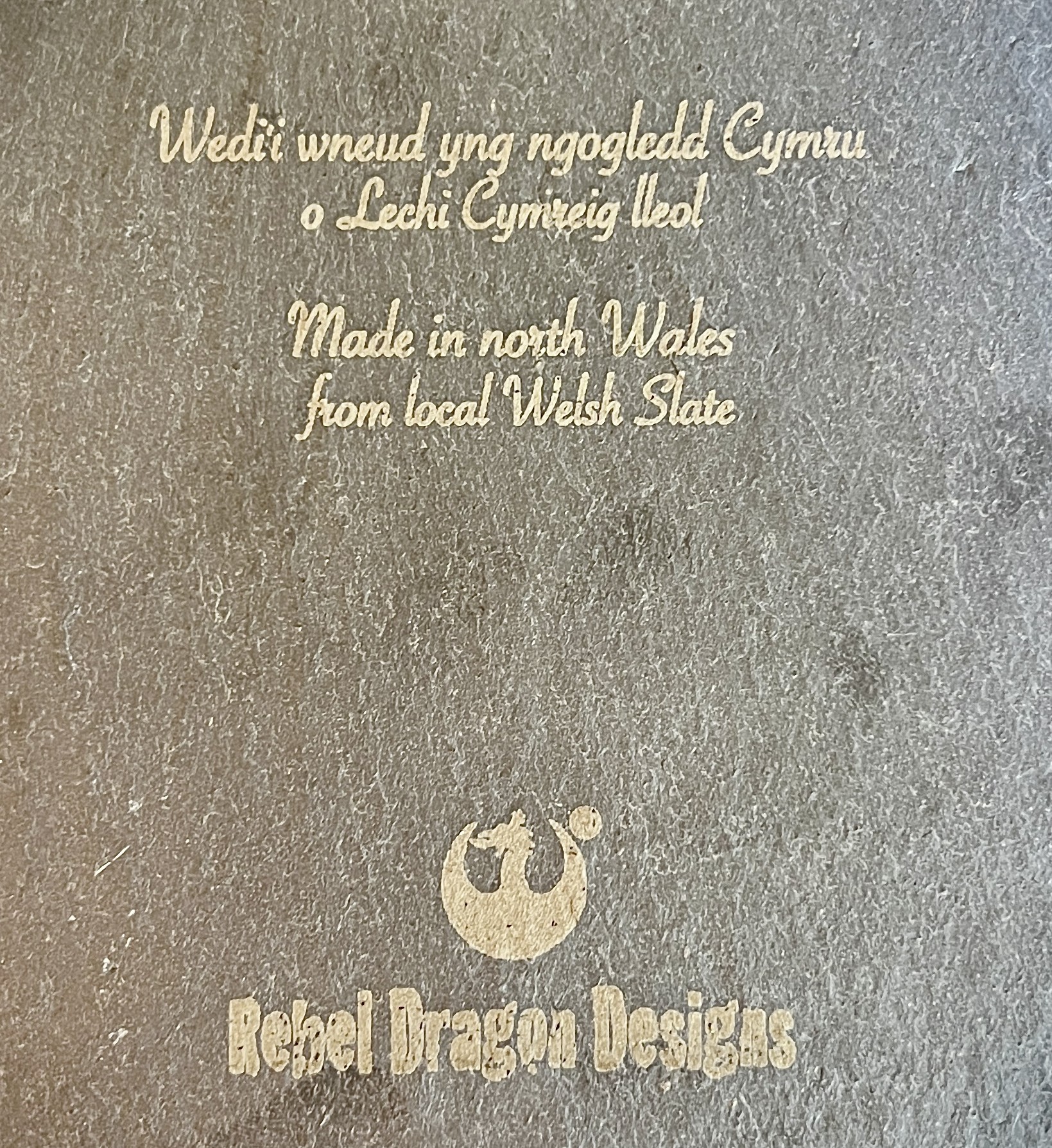 Ddraig Arddurniadol ar Llechi Cymru | Decorative Dragon on Welsh Slate