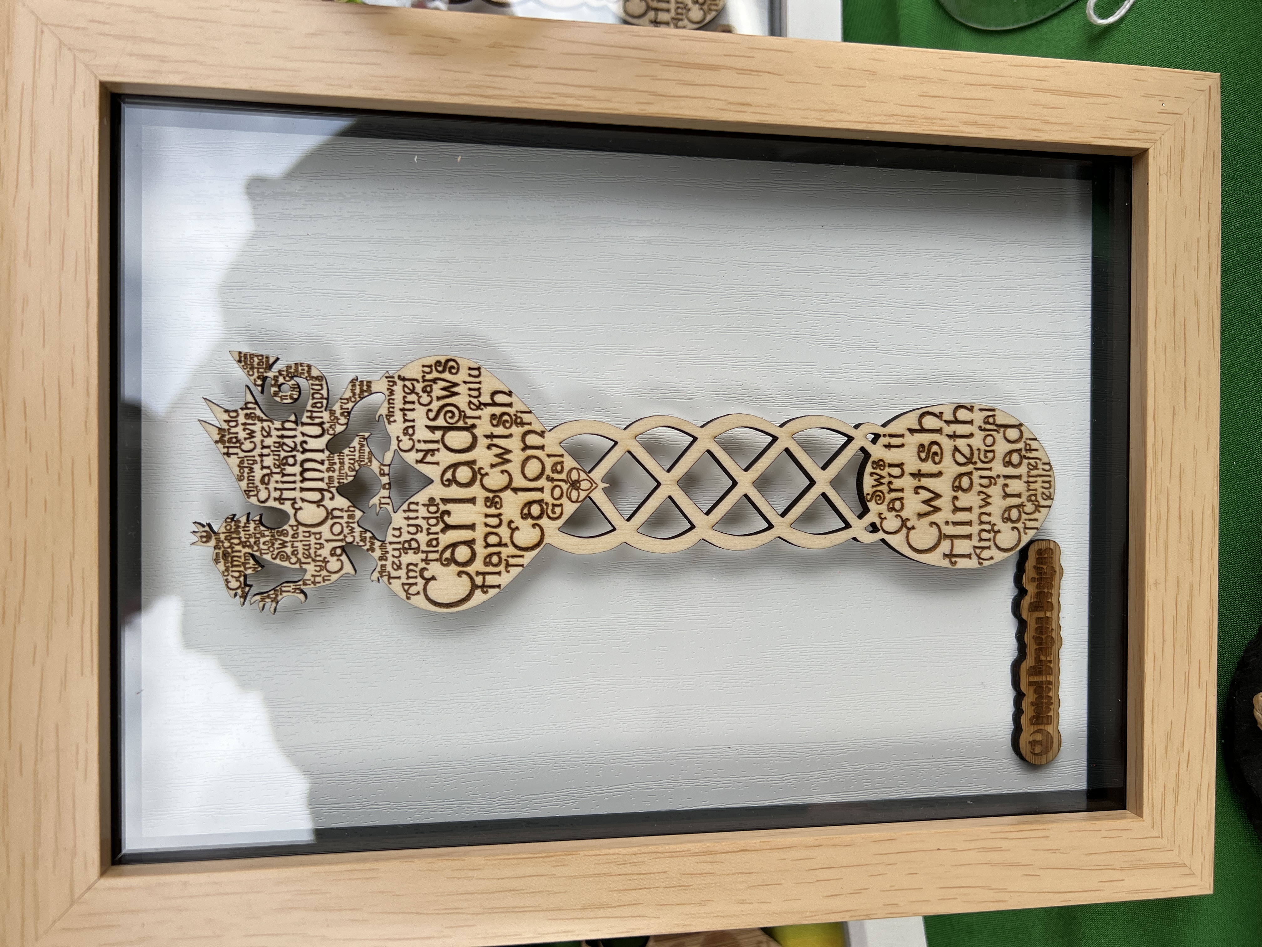 Engrafwyd Llwy Caru mewn ffrâm bocs | Engraved Love Spoon in box frame