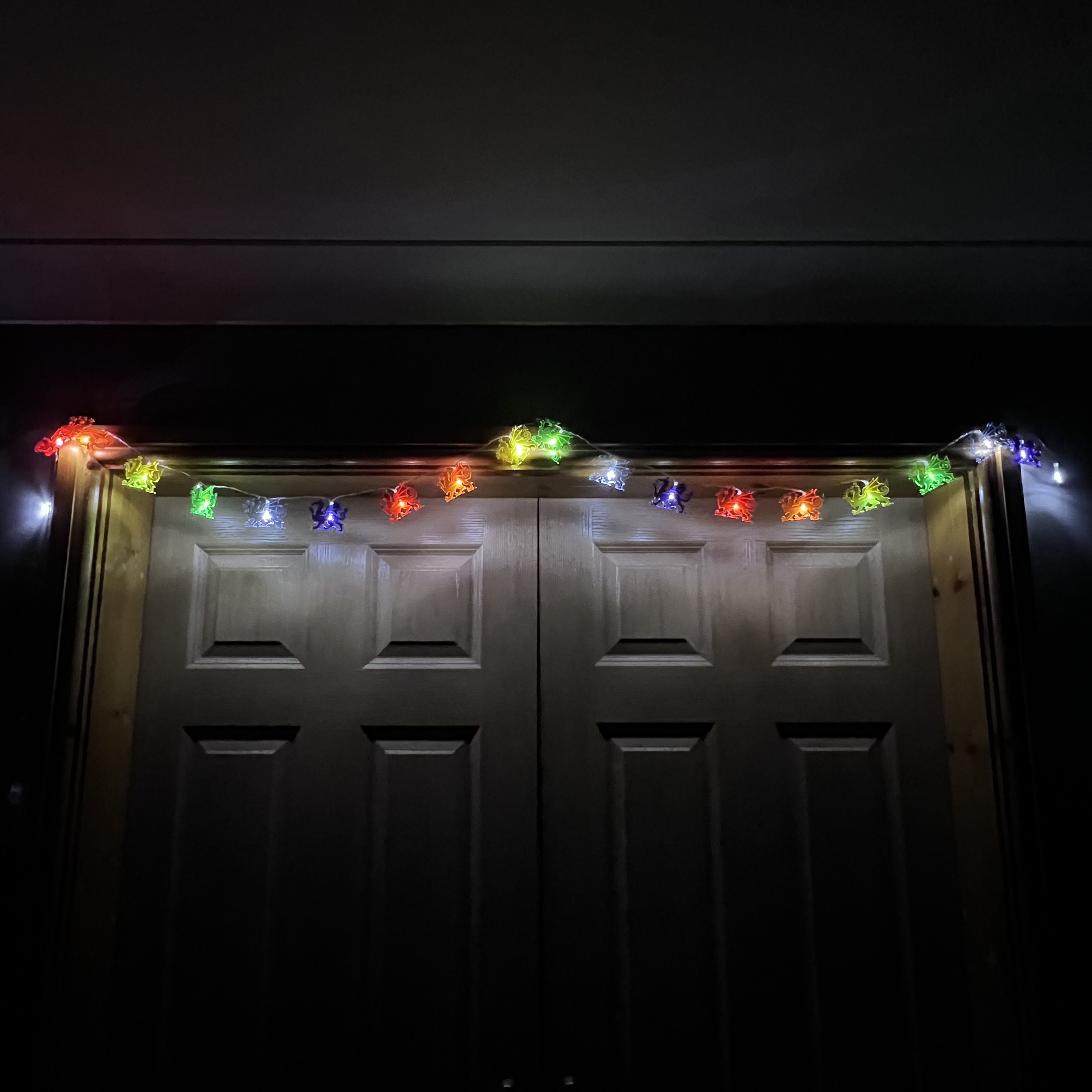 Set o Oleuadau'r Ddraig mewn Lliwiau Enfys | Dragon Lights in Rainbow Colours