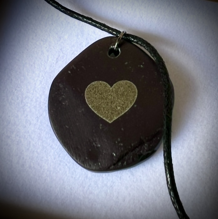 Neclis Llechi Cymru Engrafiad  | Engraved Welsh Slate Necklace