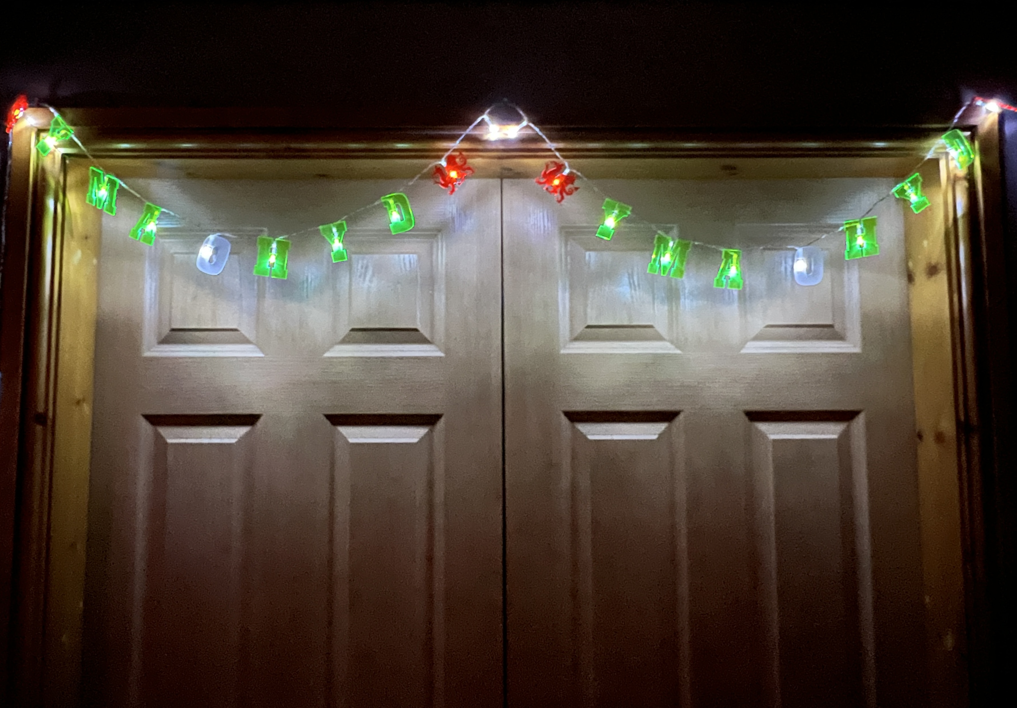 Set o oleuadau ‘Yma O Hyd’ | Set of ‘Yma O Hyd’ Lights