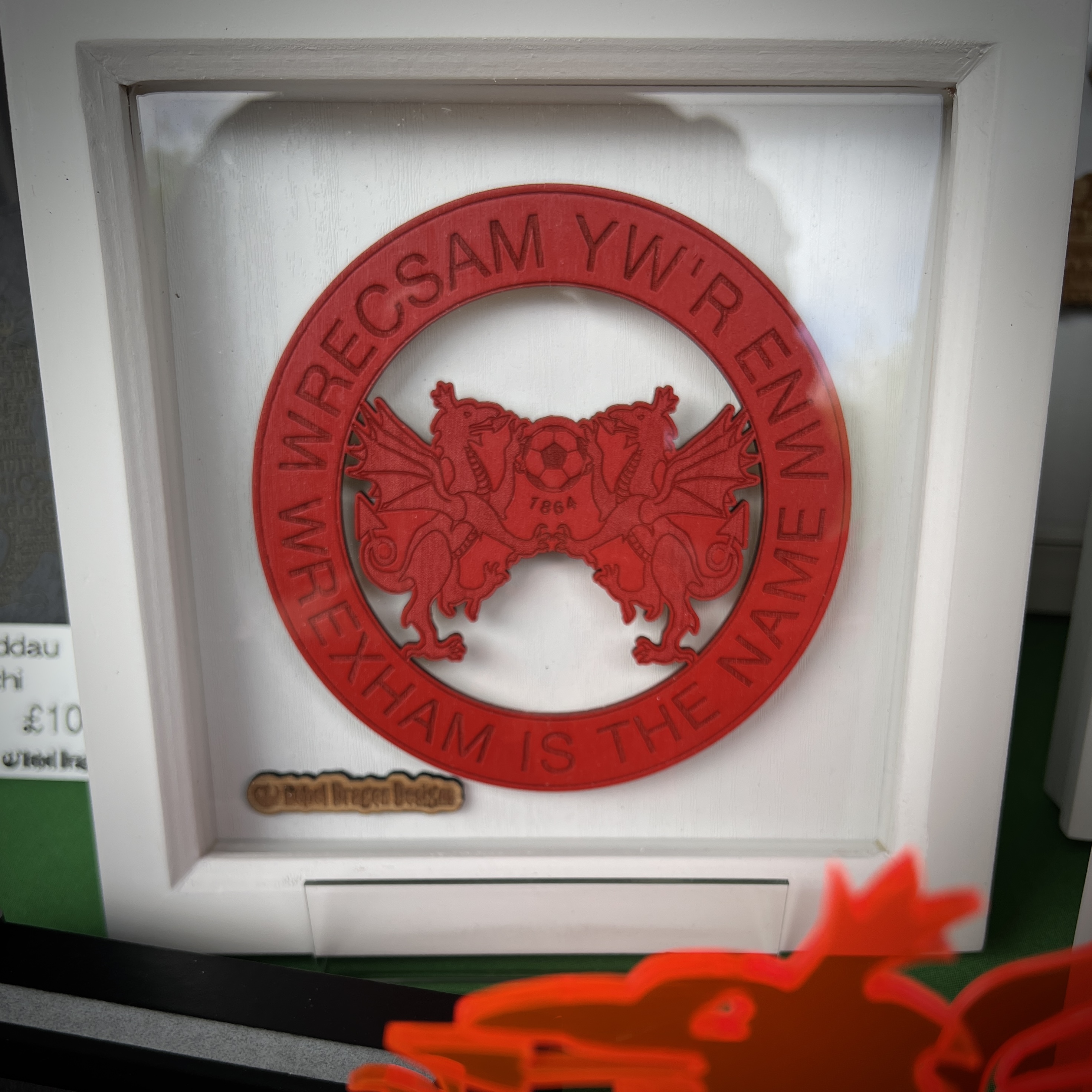  'Wrecsam yw’r Enw' mewn ffram bocs | 'Wrexham is the Name' in a box frame