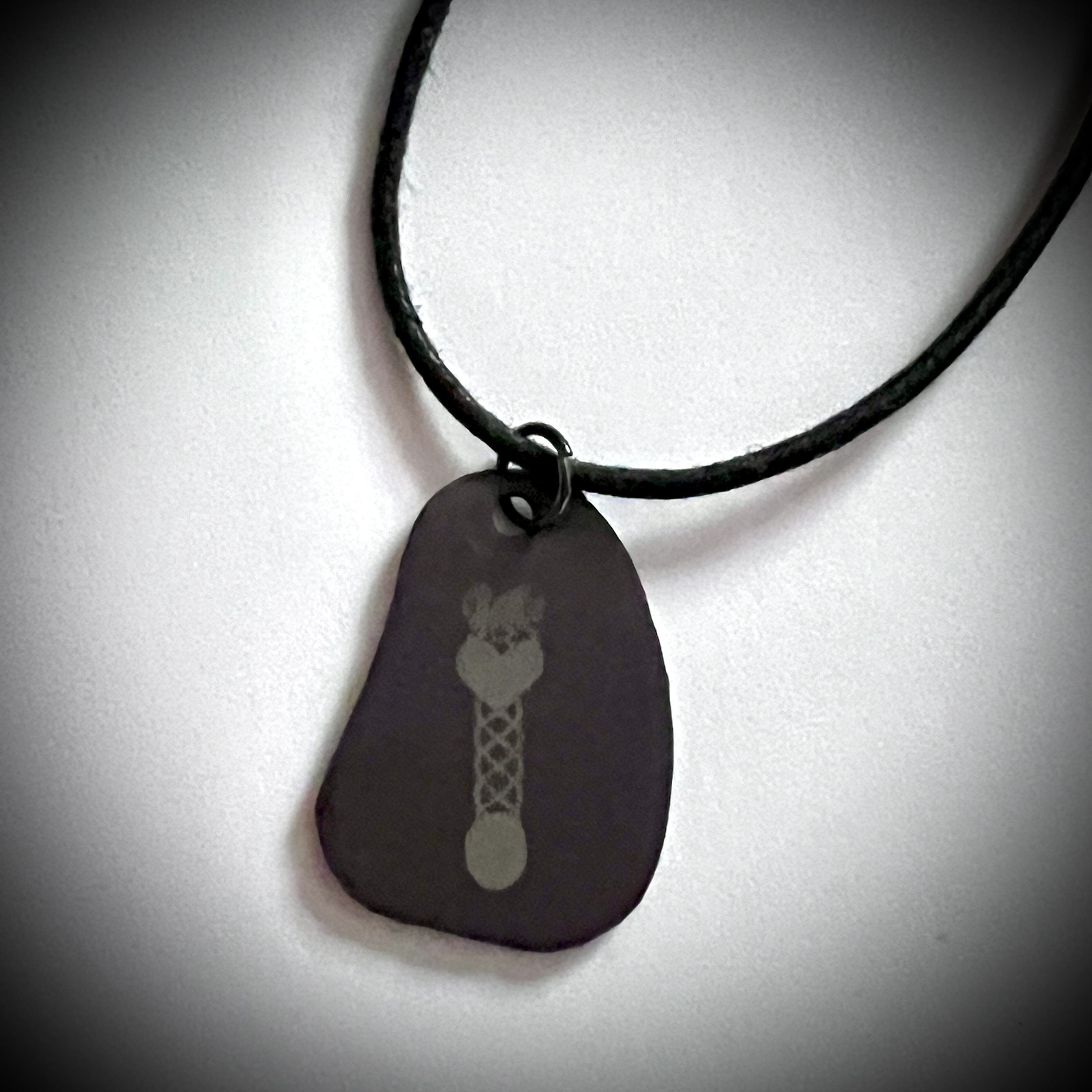 Neclis Llechi Cymru Engrafiad  | Engraved Welsh Slate Necklace
