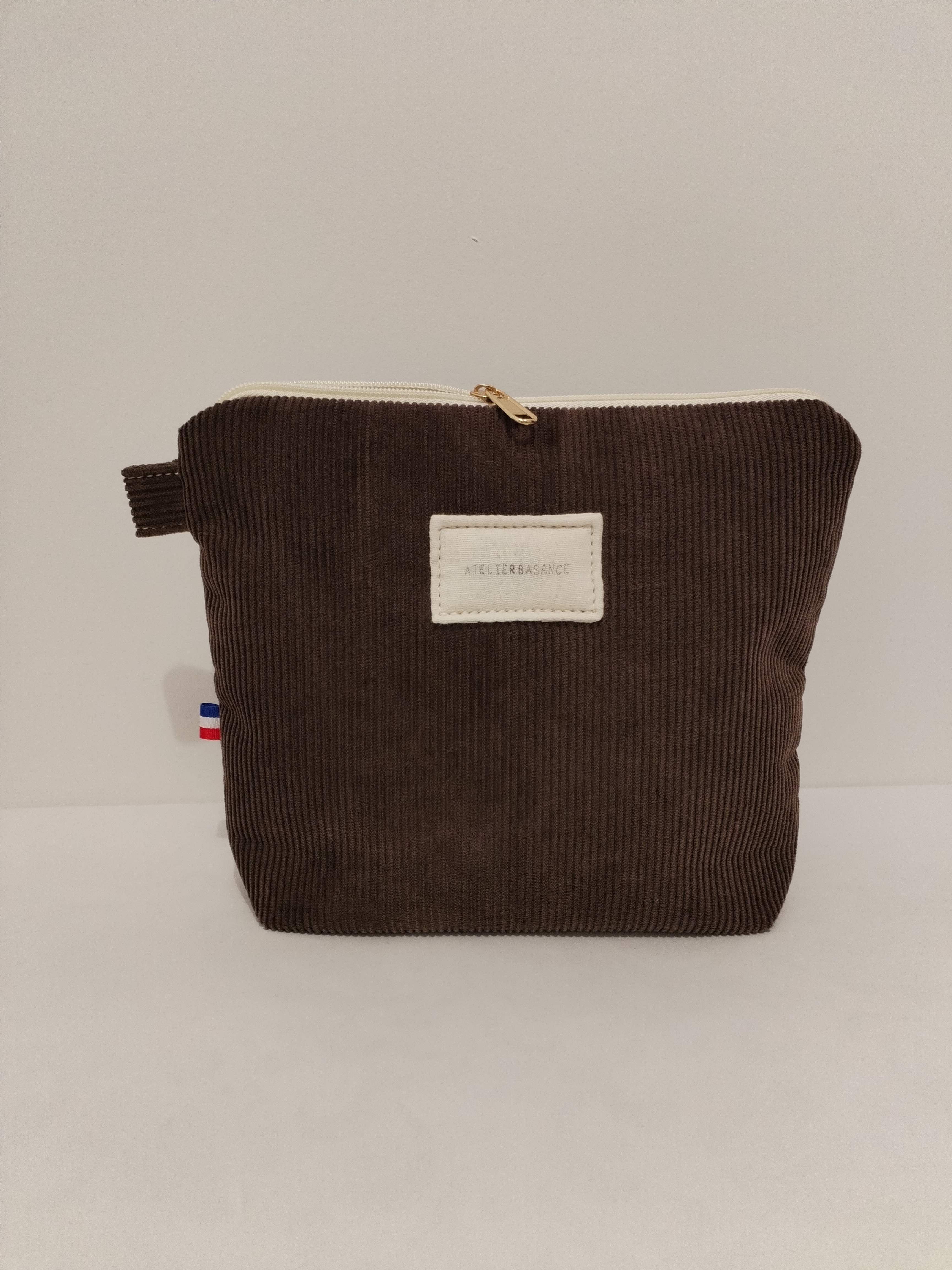 Pochette "La Généreuse" en velours côtelé chocolat