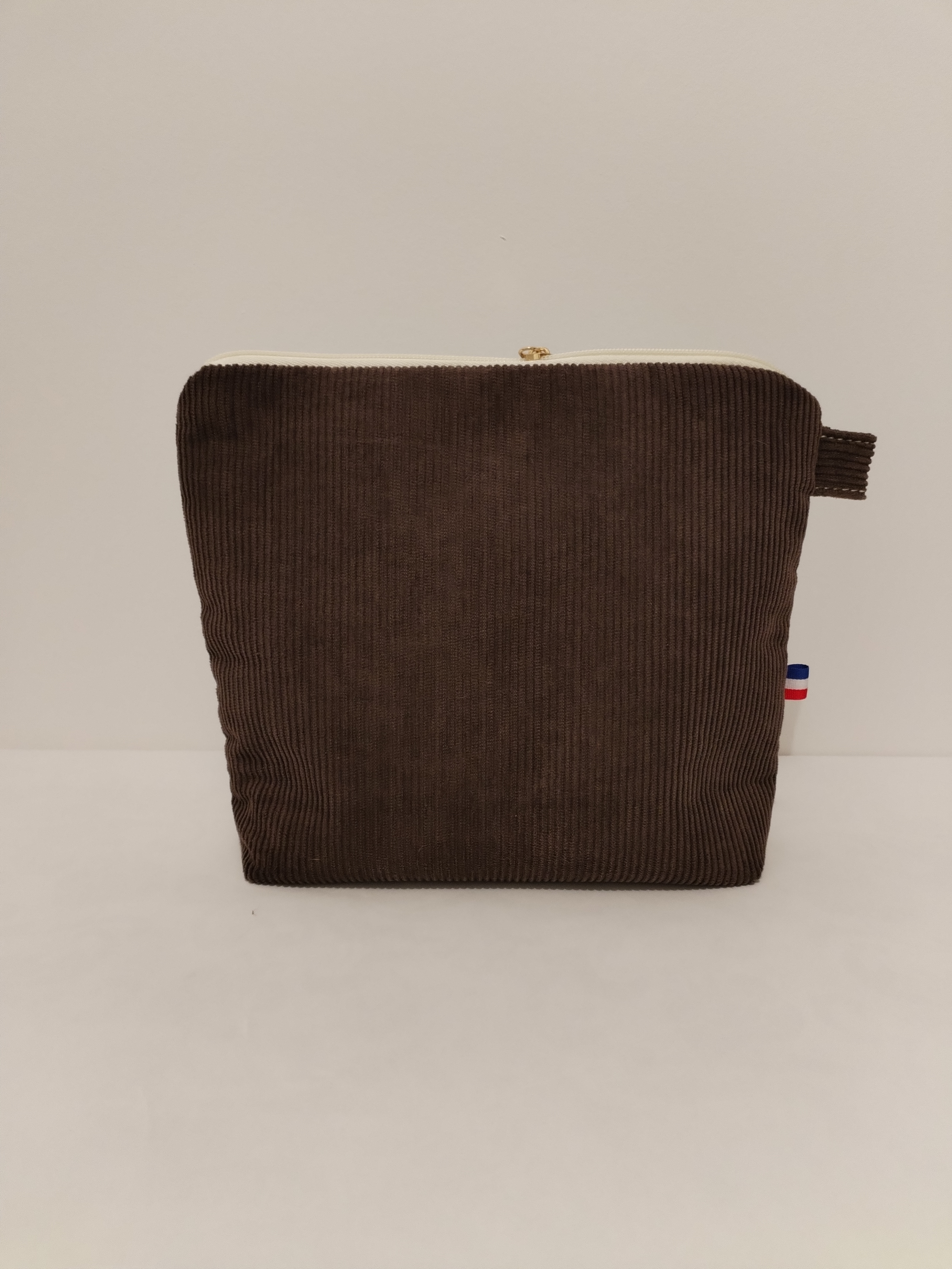 Pochette "La Généreuse" en velours côtelé chocolat