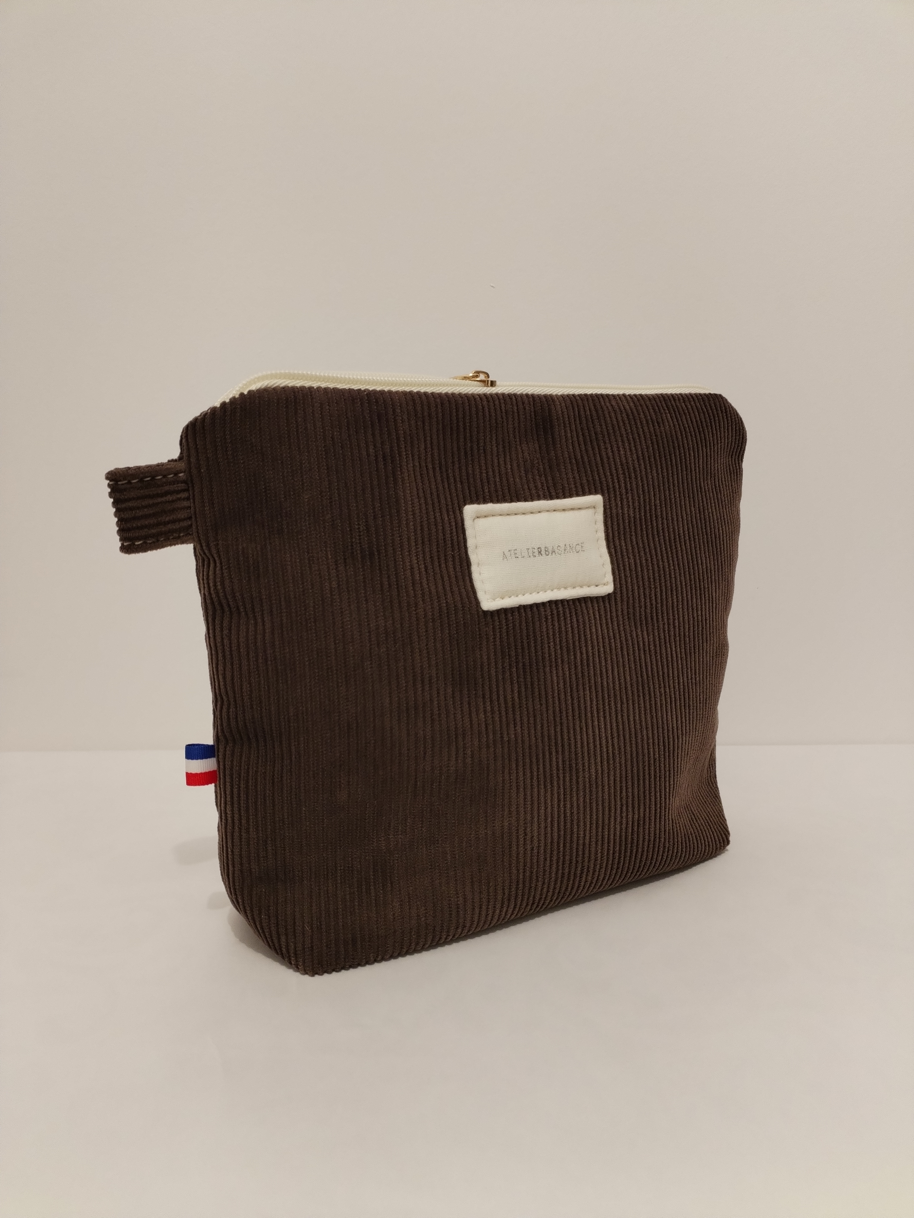 Pochette "La Généreuse" en velours côtelé chocolat