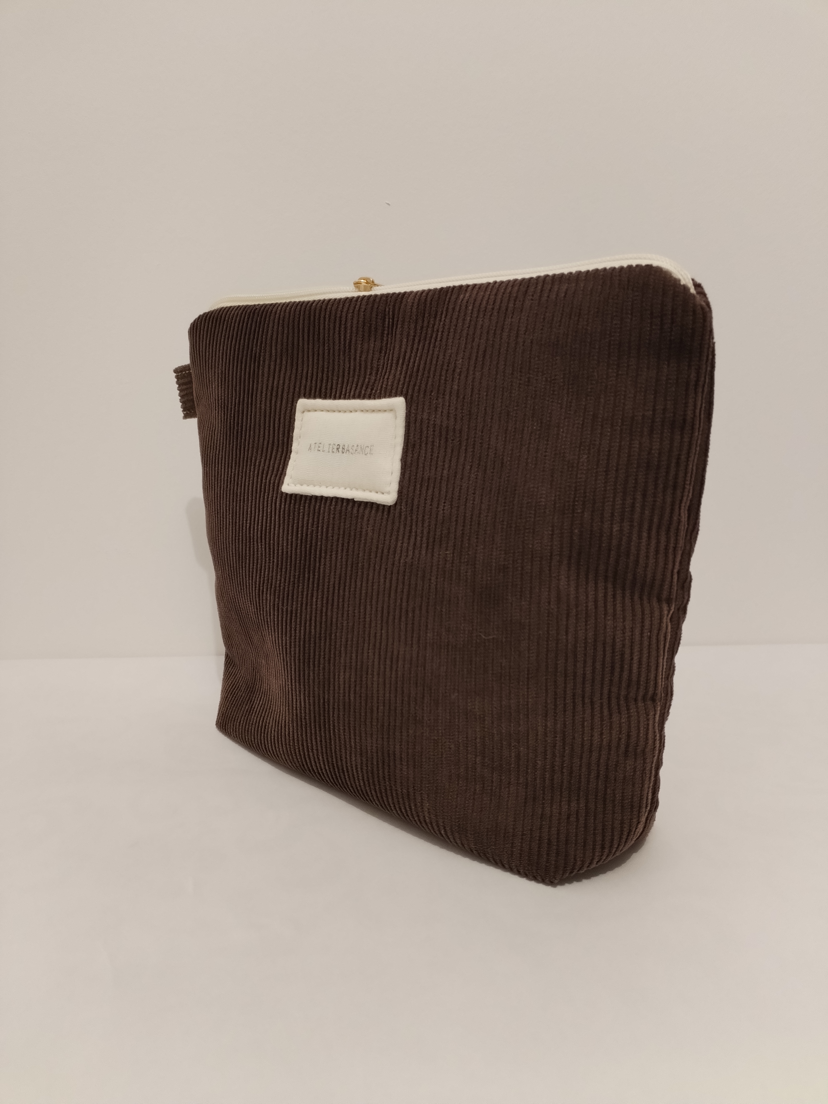Pochette "La Généreuse" en velours côtelé chocolat