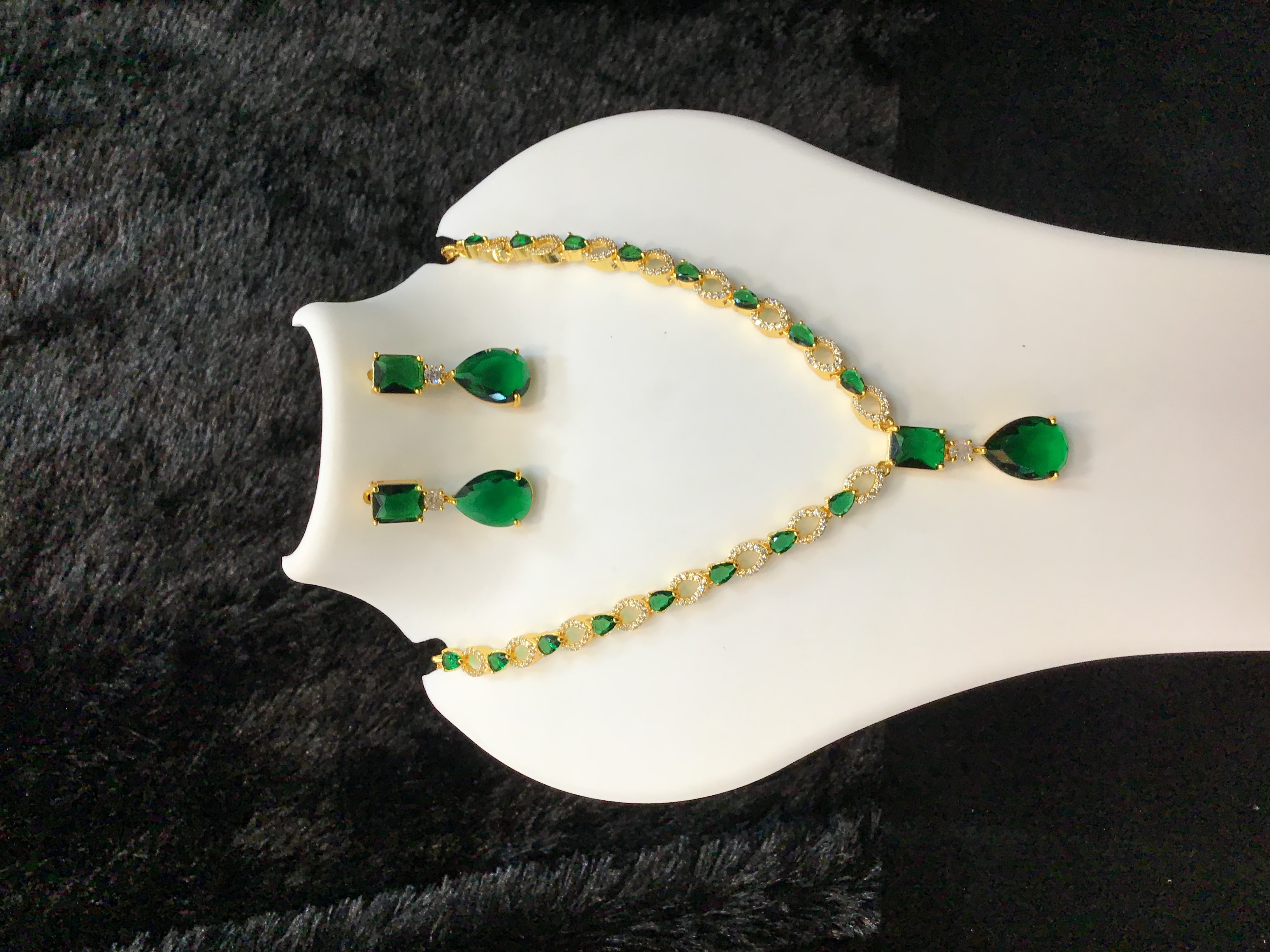 Elegant Green Stone Necklace Set
