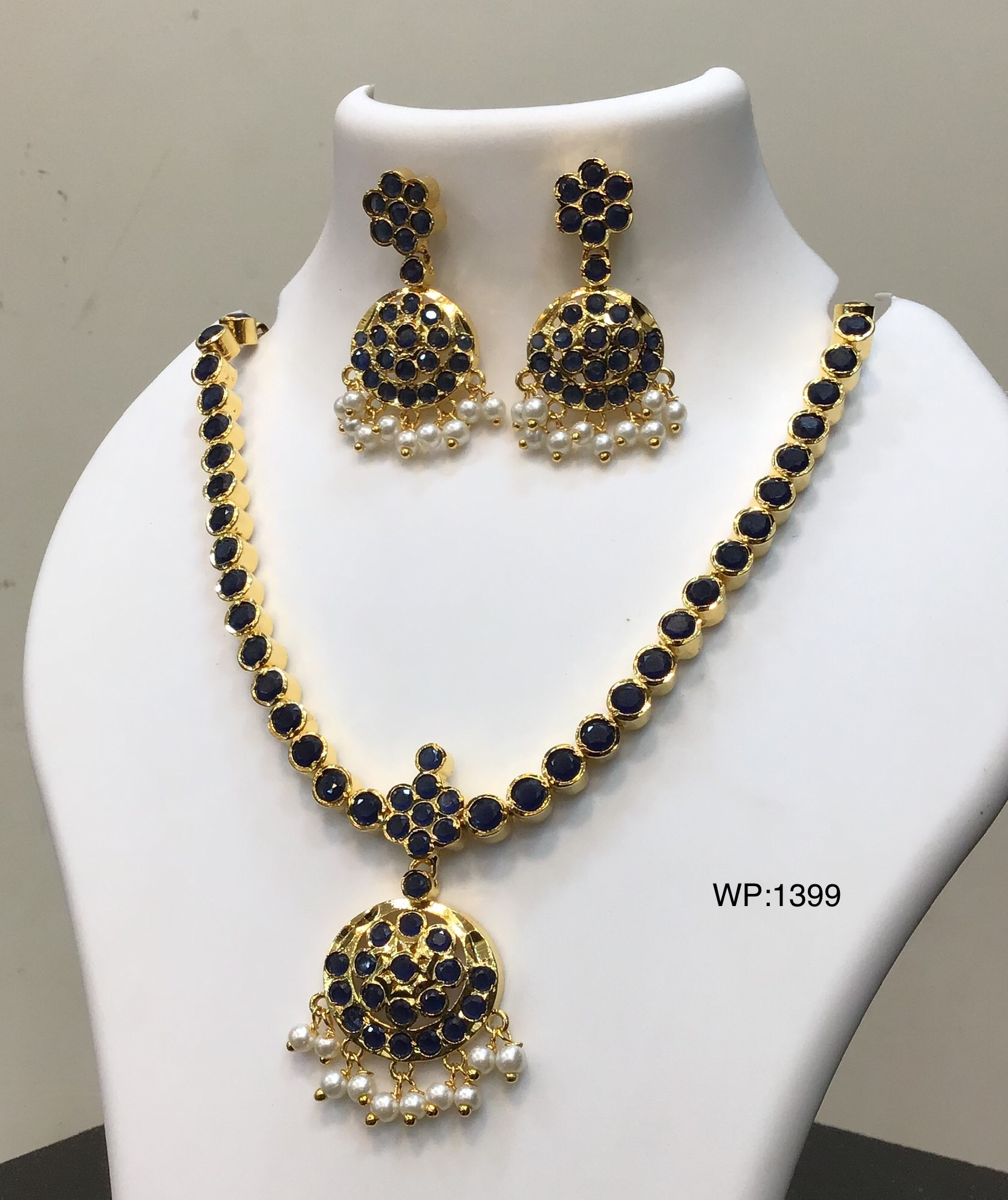Attigai Black Stone & Pearl Necklace Set