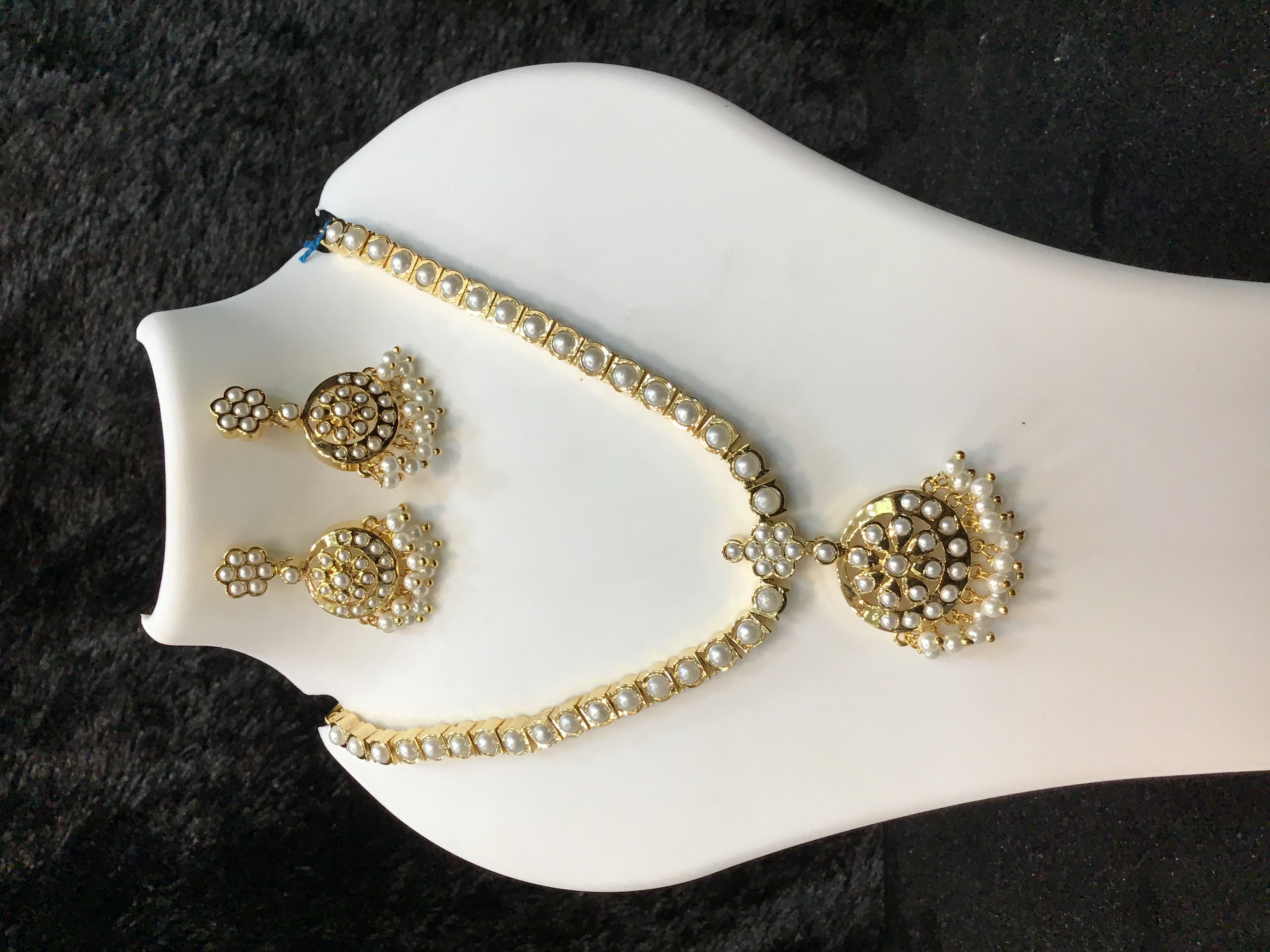 Elegant Pearl Attigai